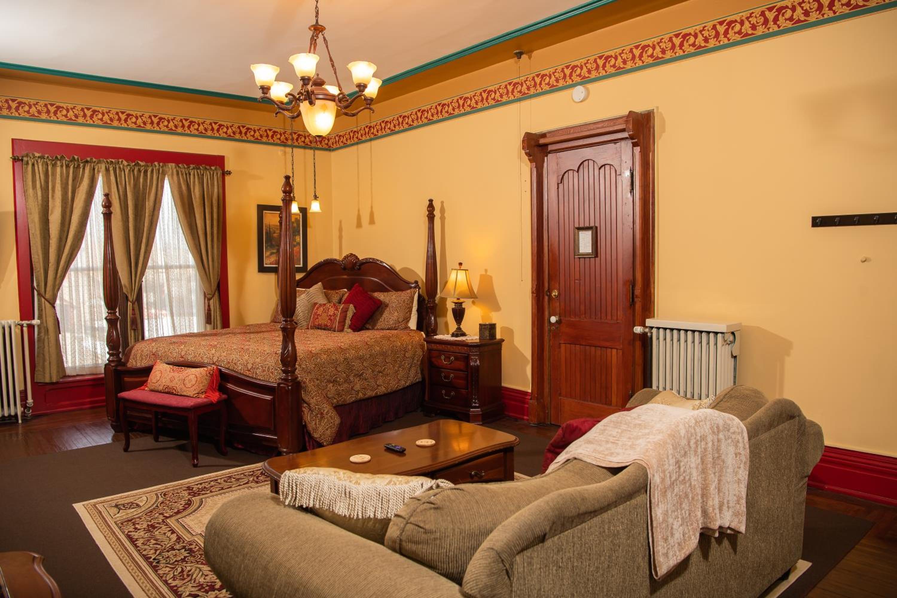 Deluxe King Room photo 1
