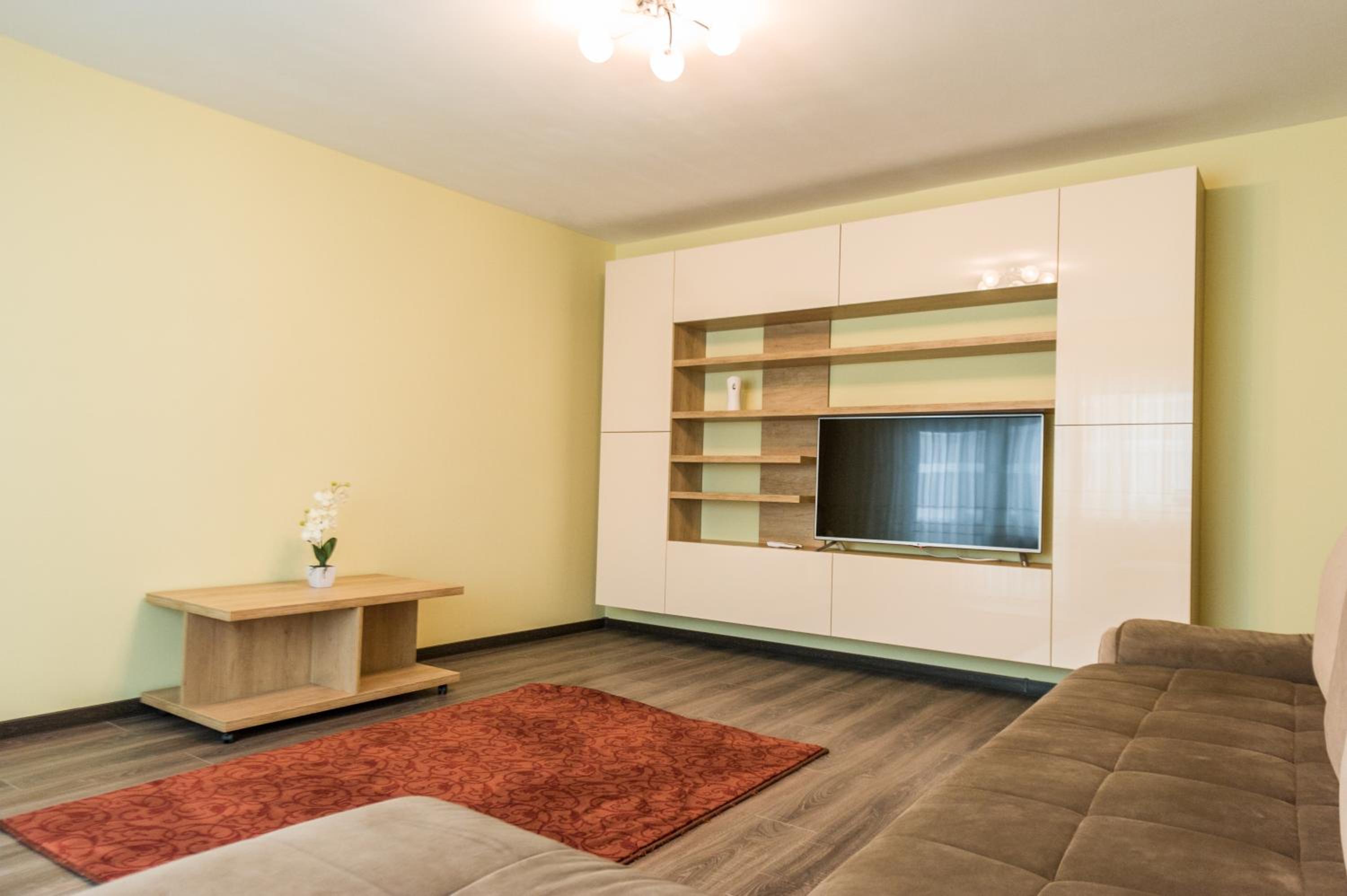 Three-Bedroom Apartment - Photo 4