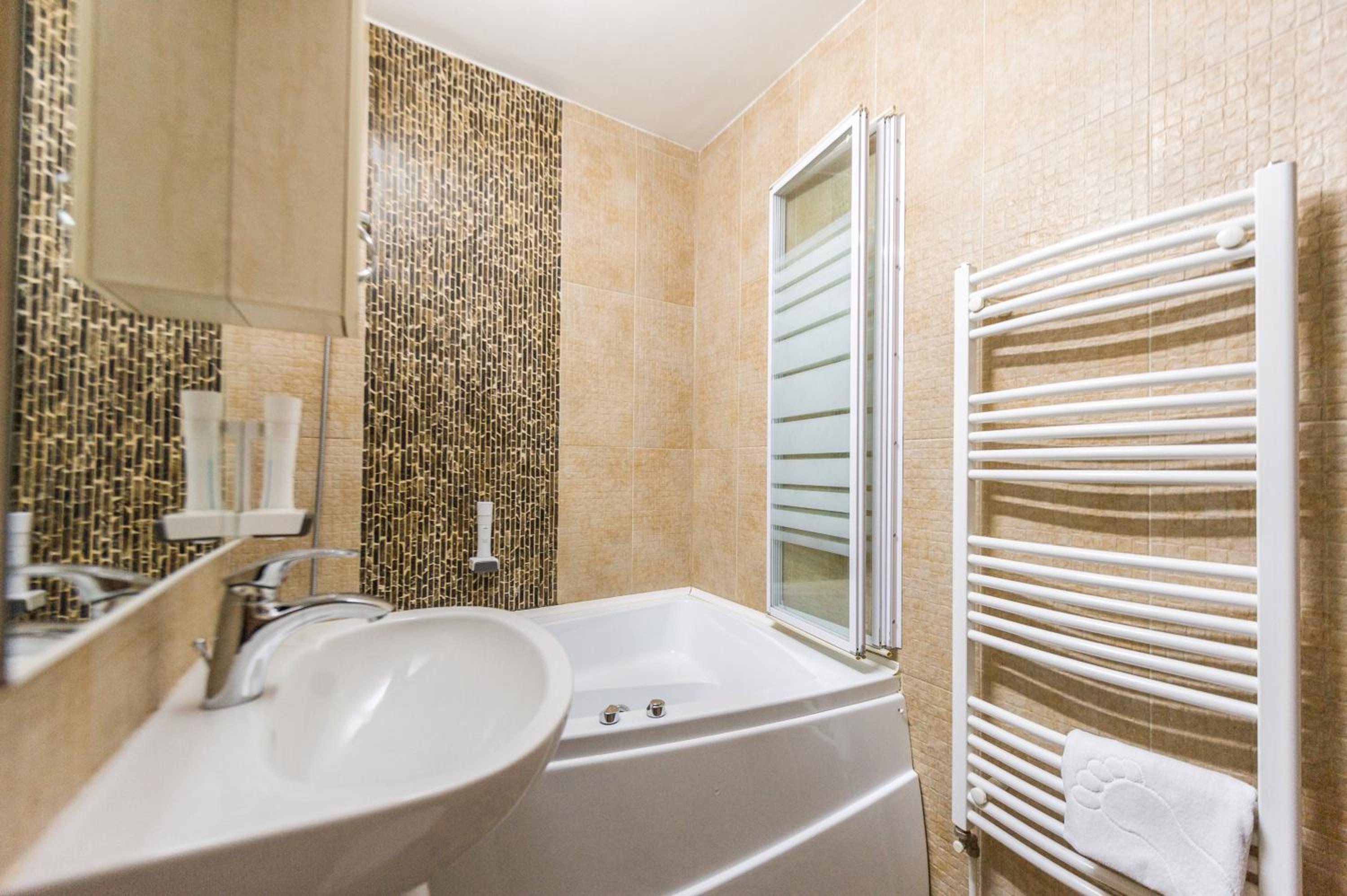 Three-Bedroom Apartment - Photo 7