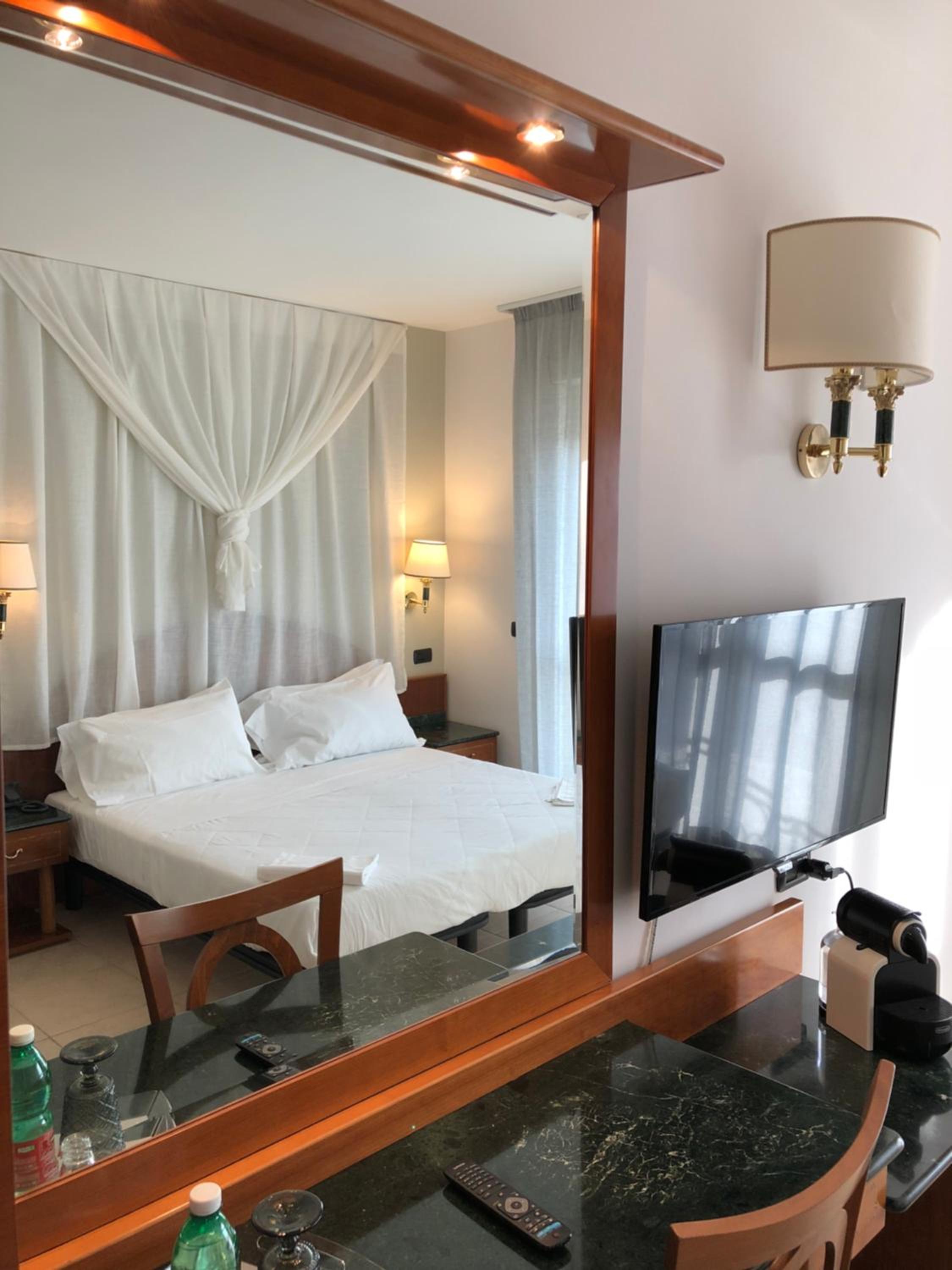 Double or Twin Room with Balcony photo 3