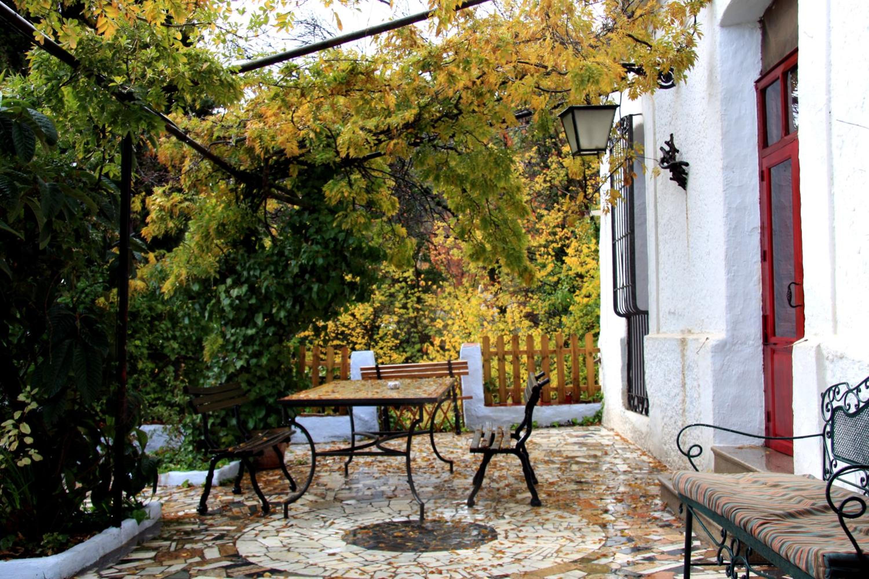 Five-Bedroom House photo 2