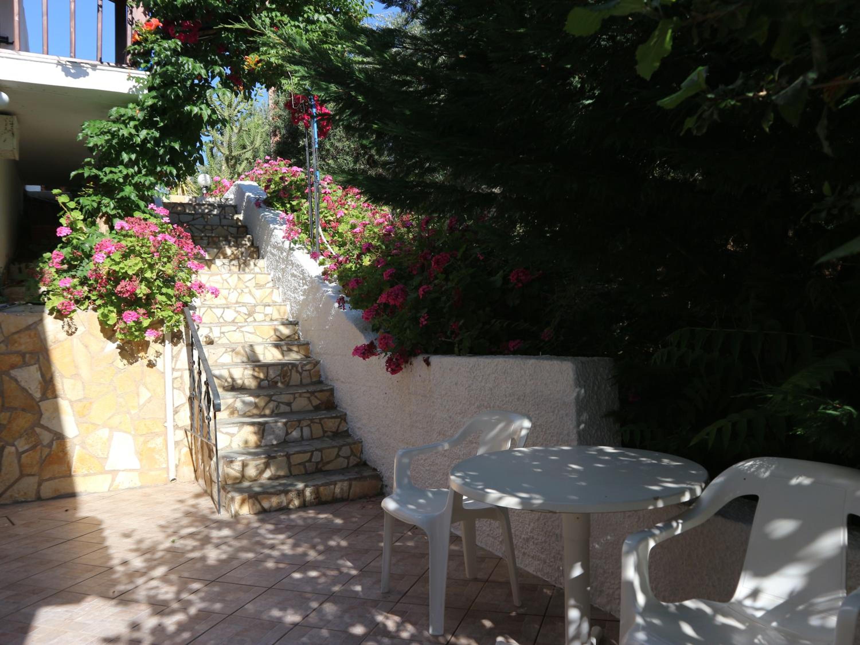 Apartment with Balcony - Photo 2