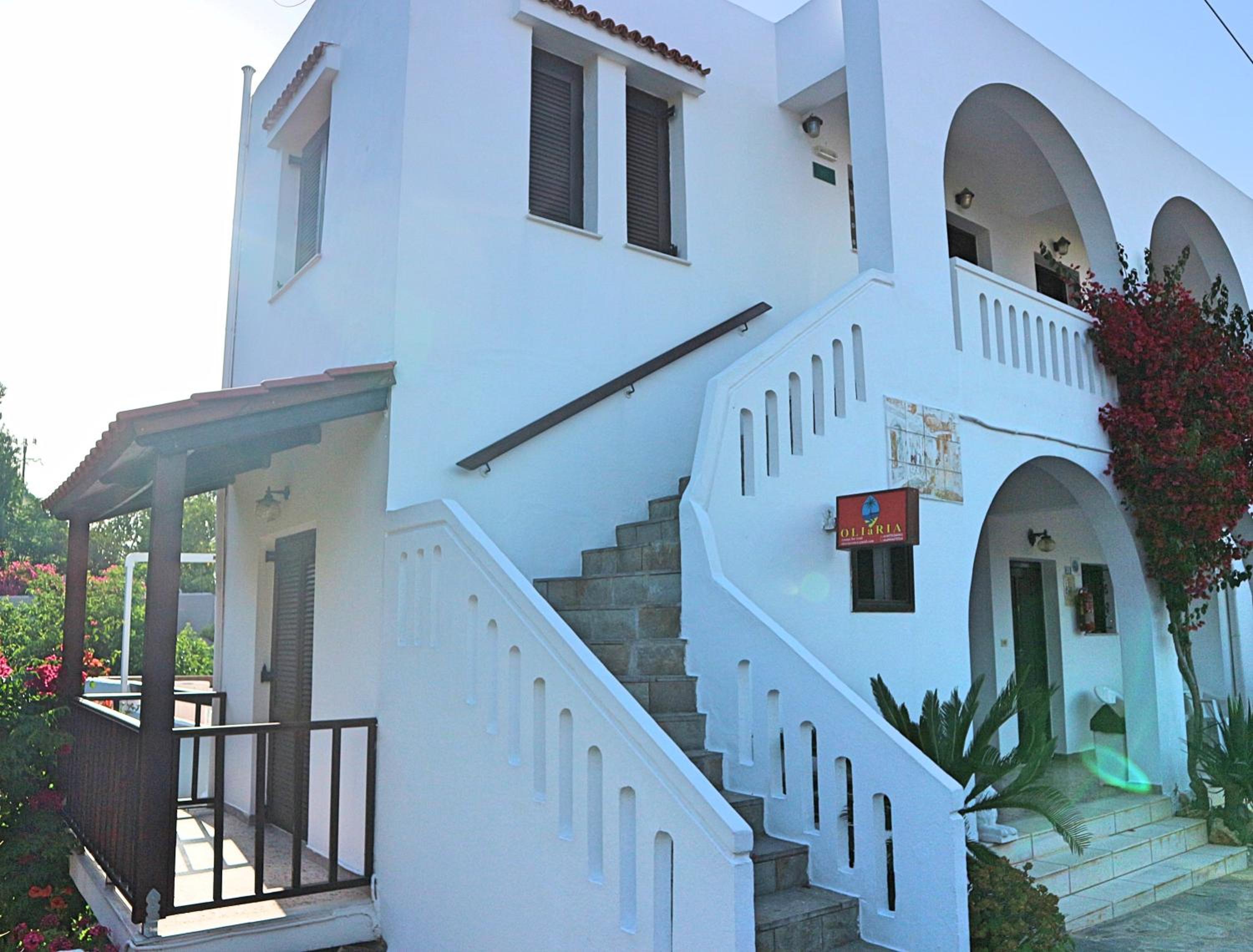 Apartment with Balcony - Photo 7