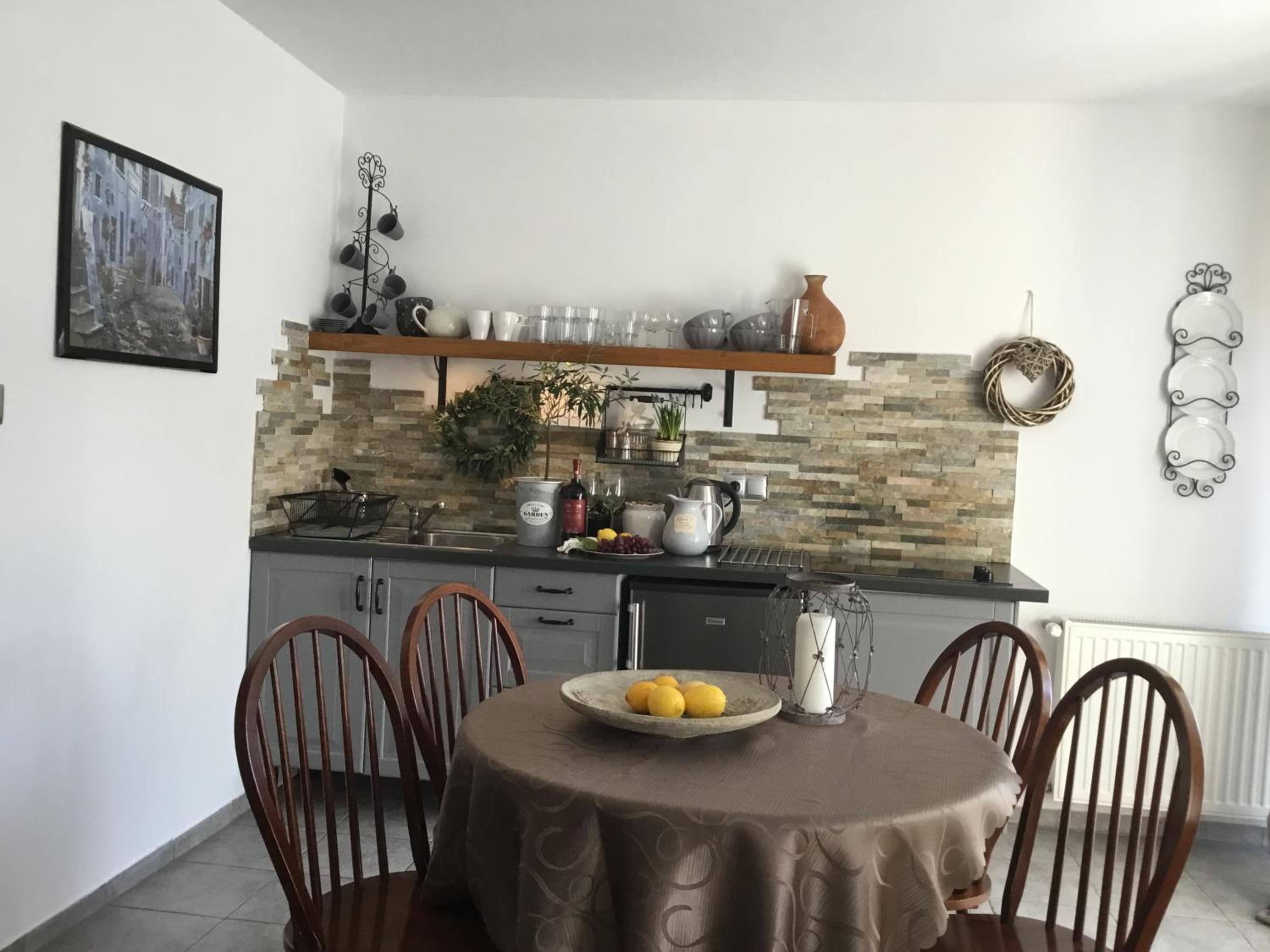 Apartment with Terrace - Photo 4