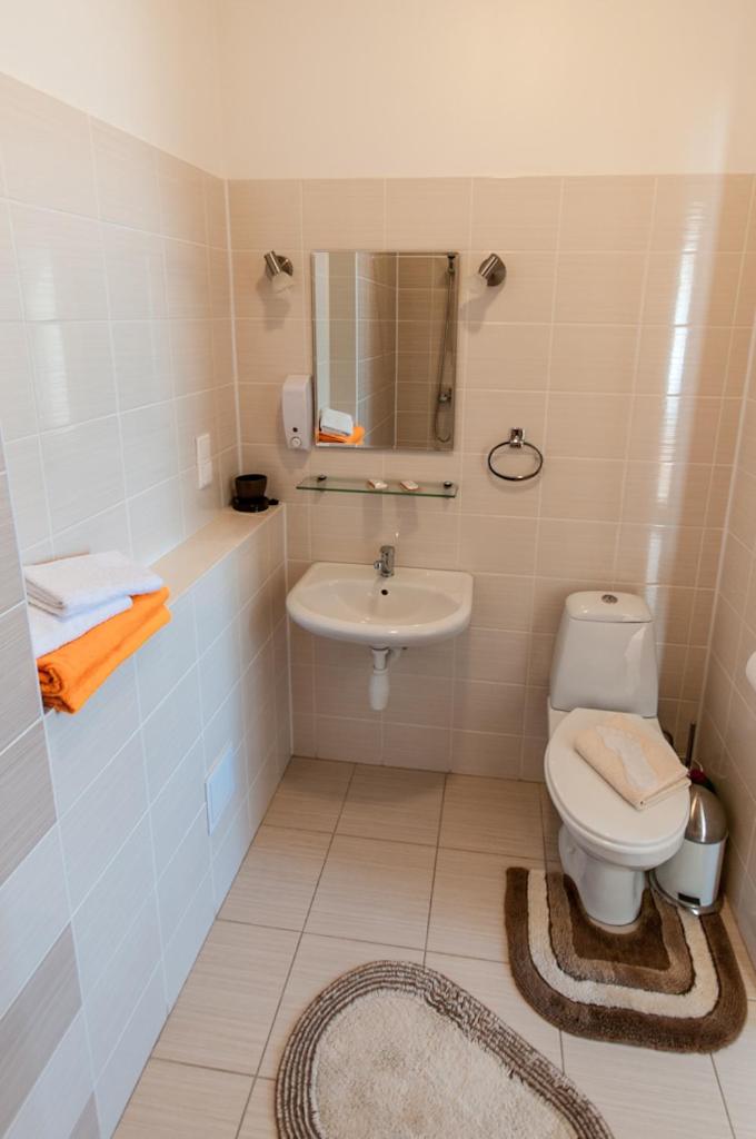 Double Room - Photo 18