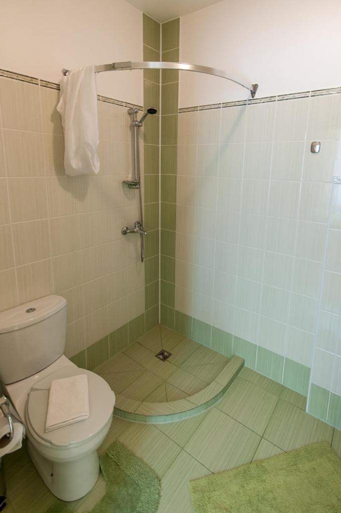 Double Room - Photo 7