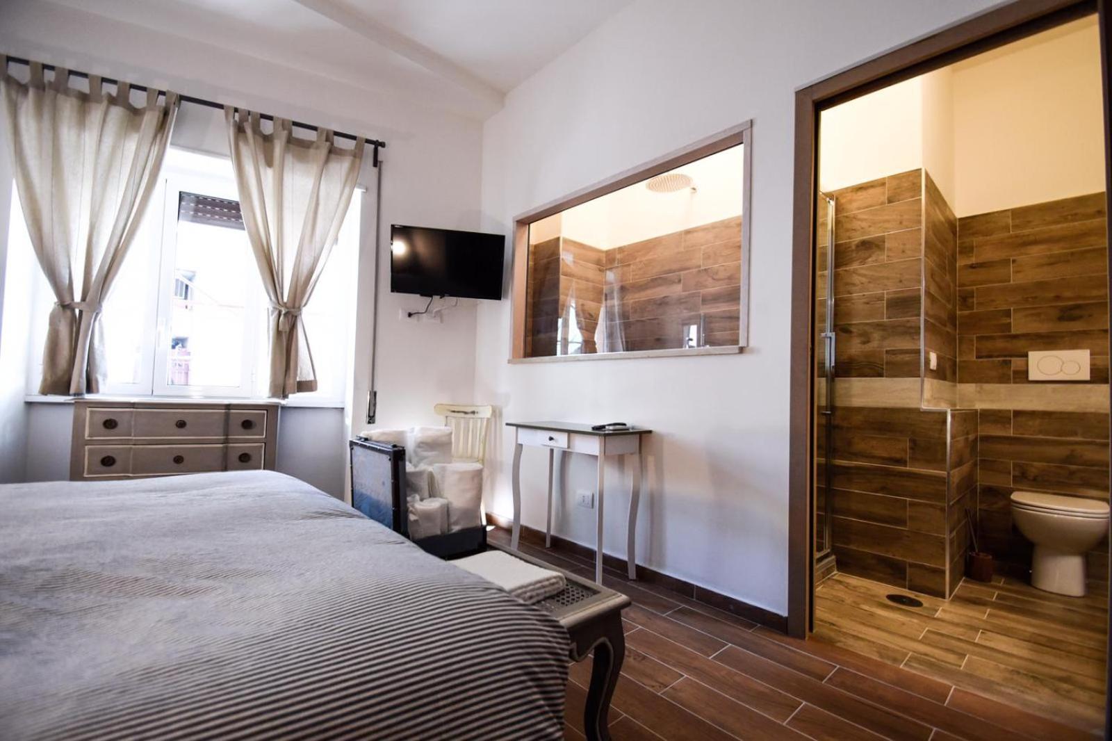 Deluxe Room (2 Adults + 1 Child)