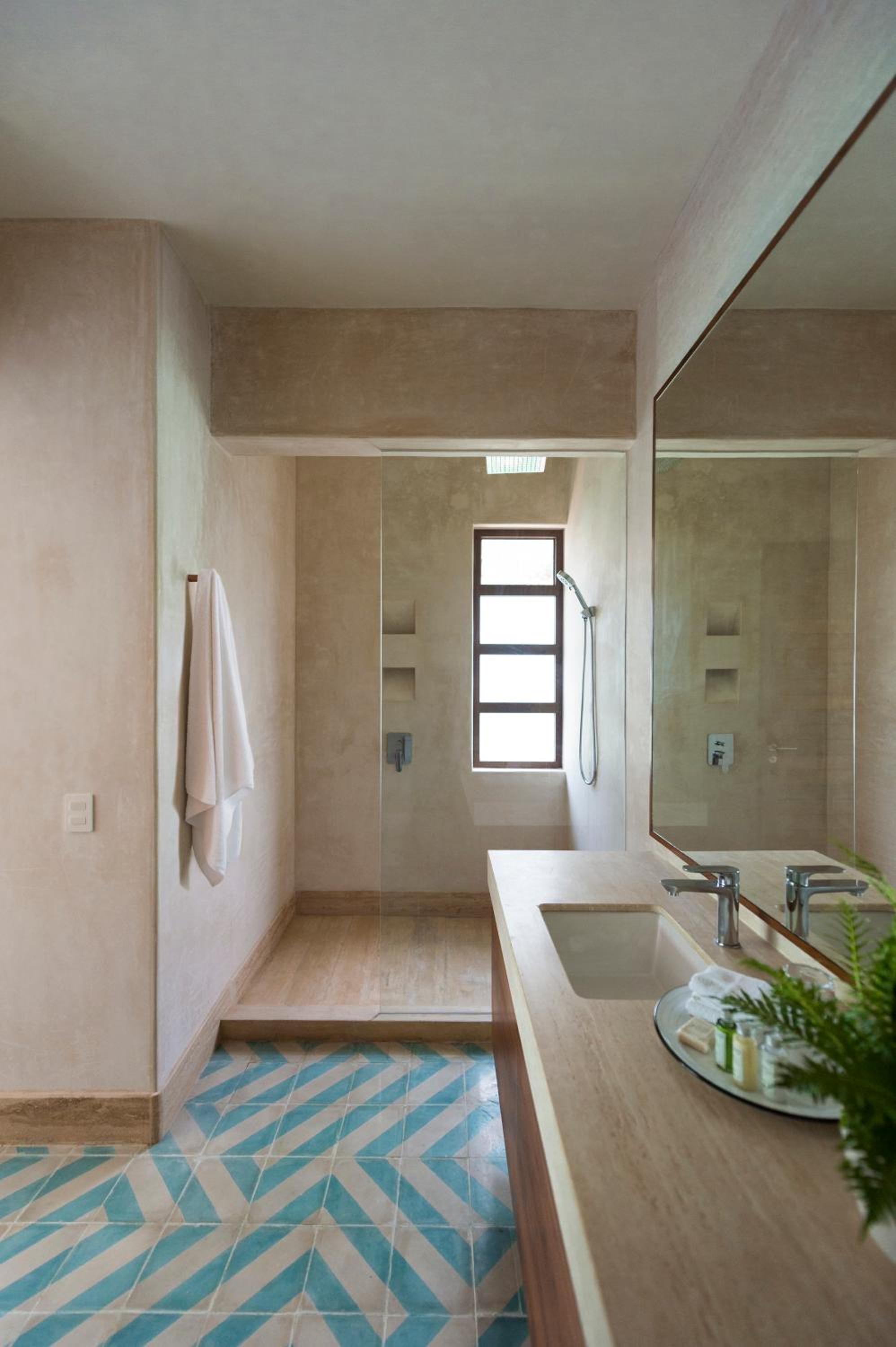 Deluxe Double Suite - Photo 13
