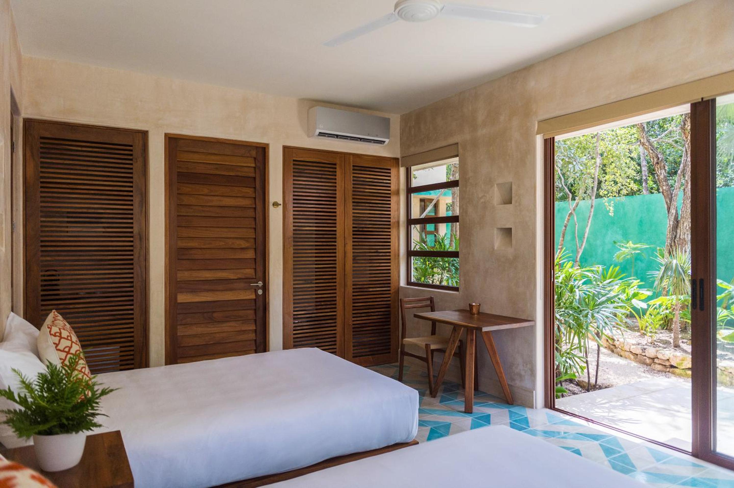 Deluxe Double Suite - Photo 11