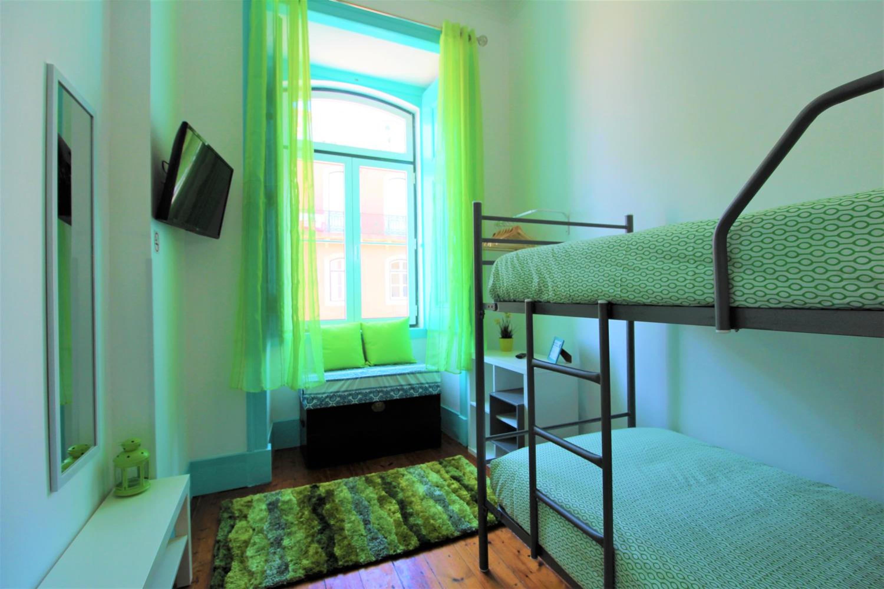Twin Room with Bunk Bed and Shared Bathroom photo 3