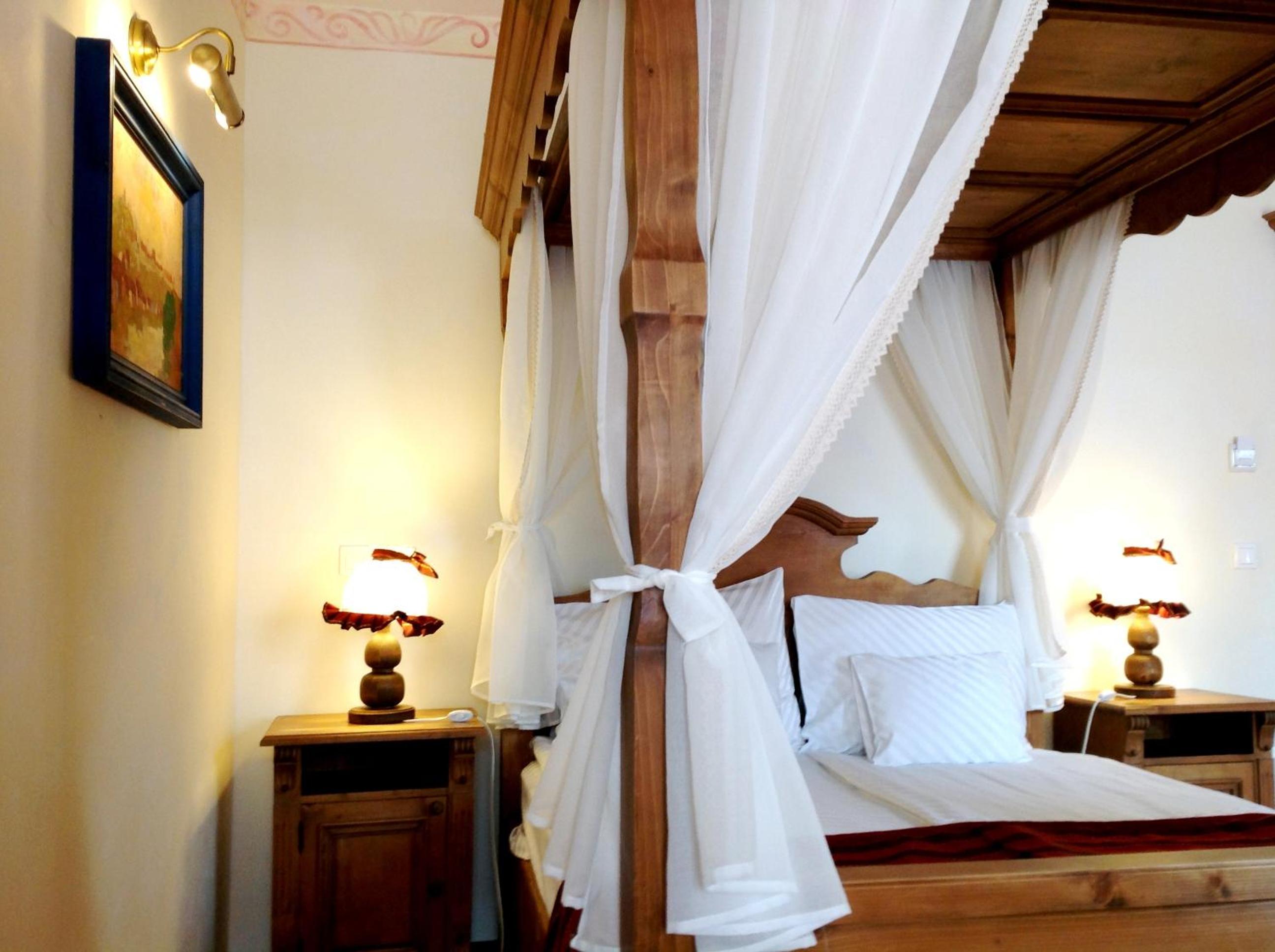 Double Room with canopy bed - Photo 14