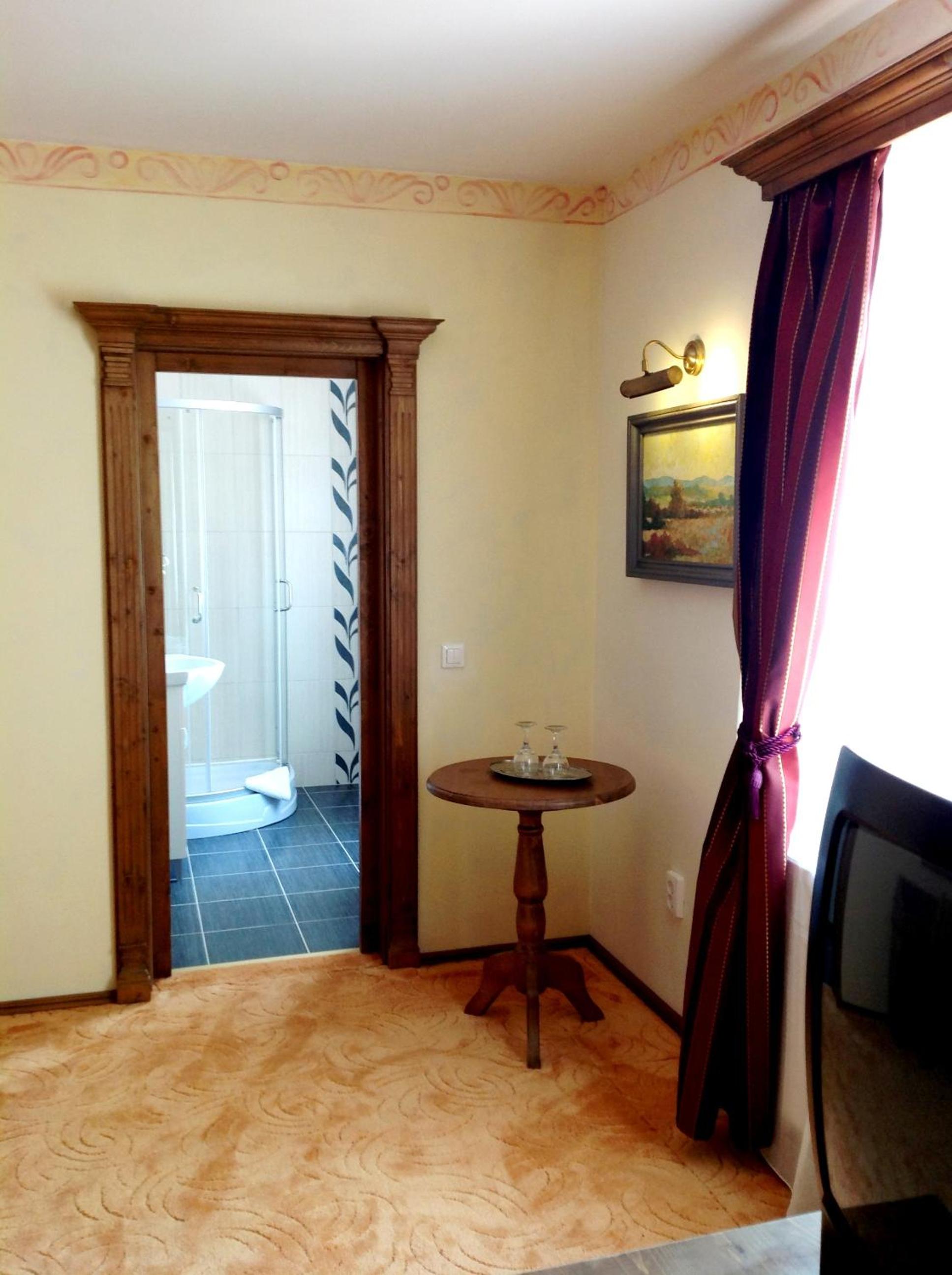 Double Room with canopy bed - Photo 17