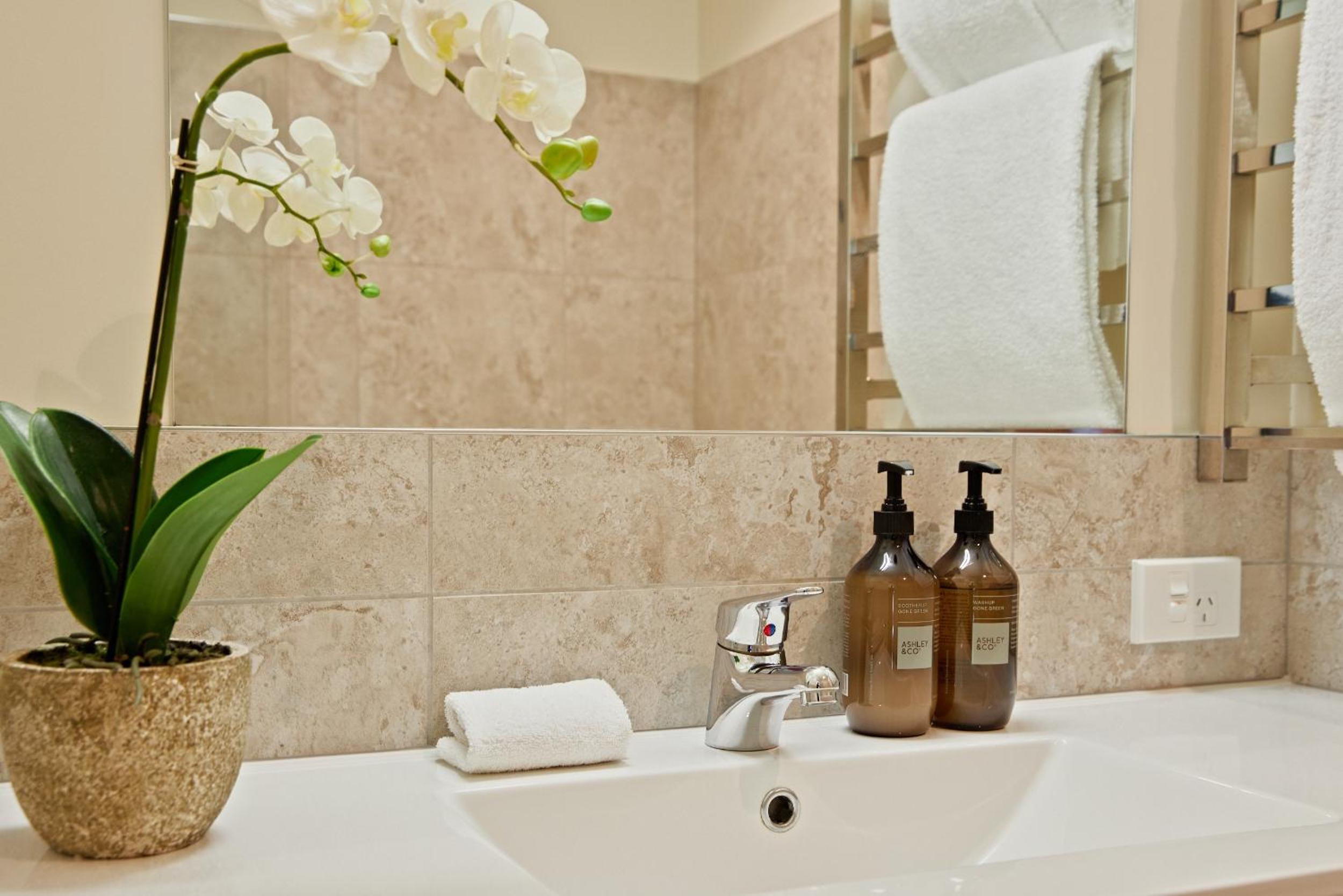 Superior King Suite photo 3