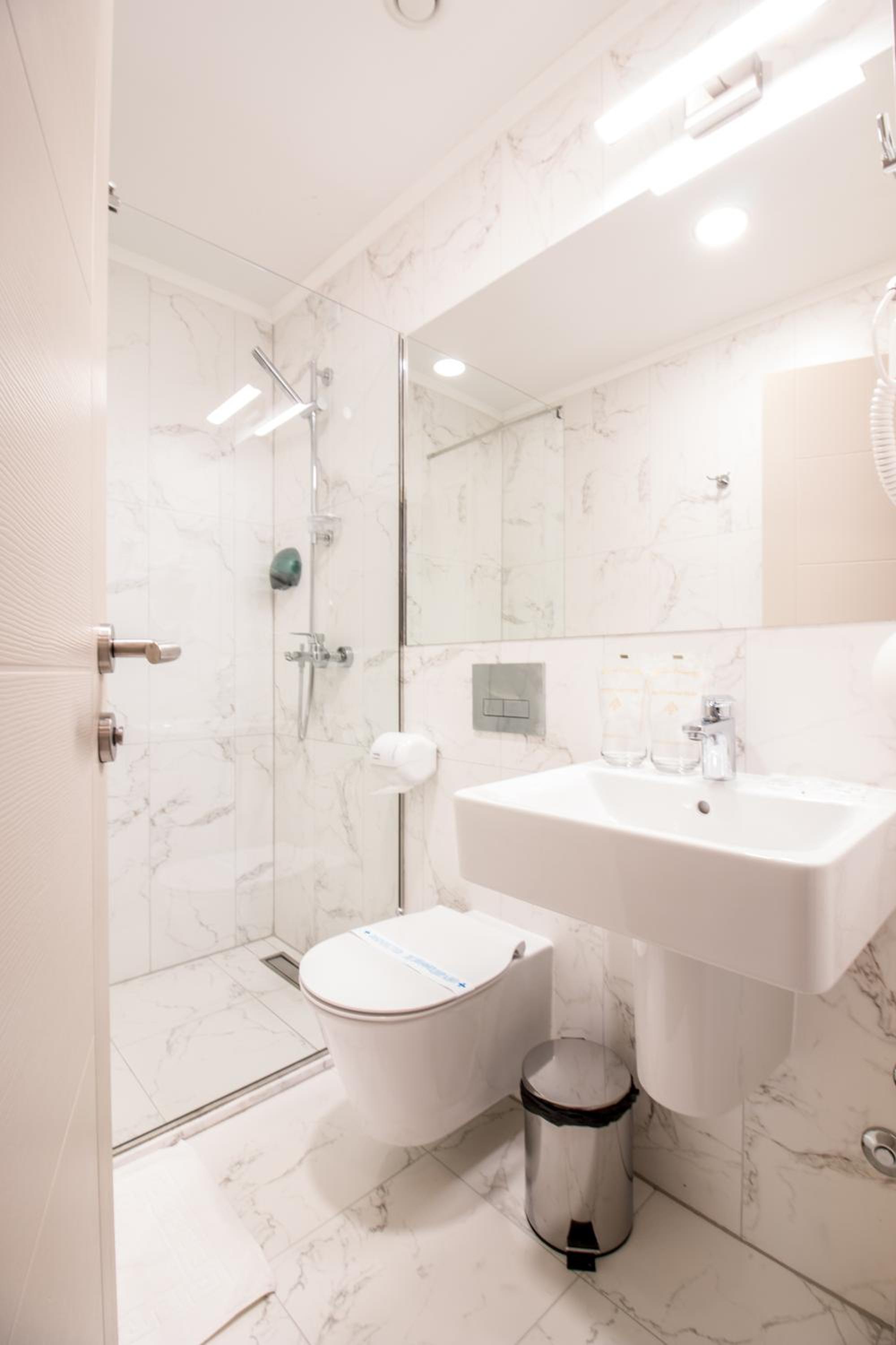 Double Room with View - Photo 7
