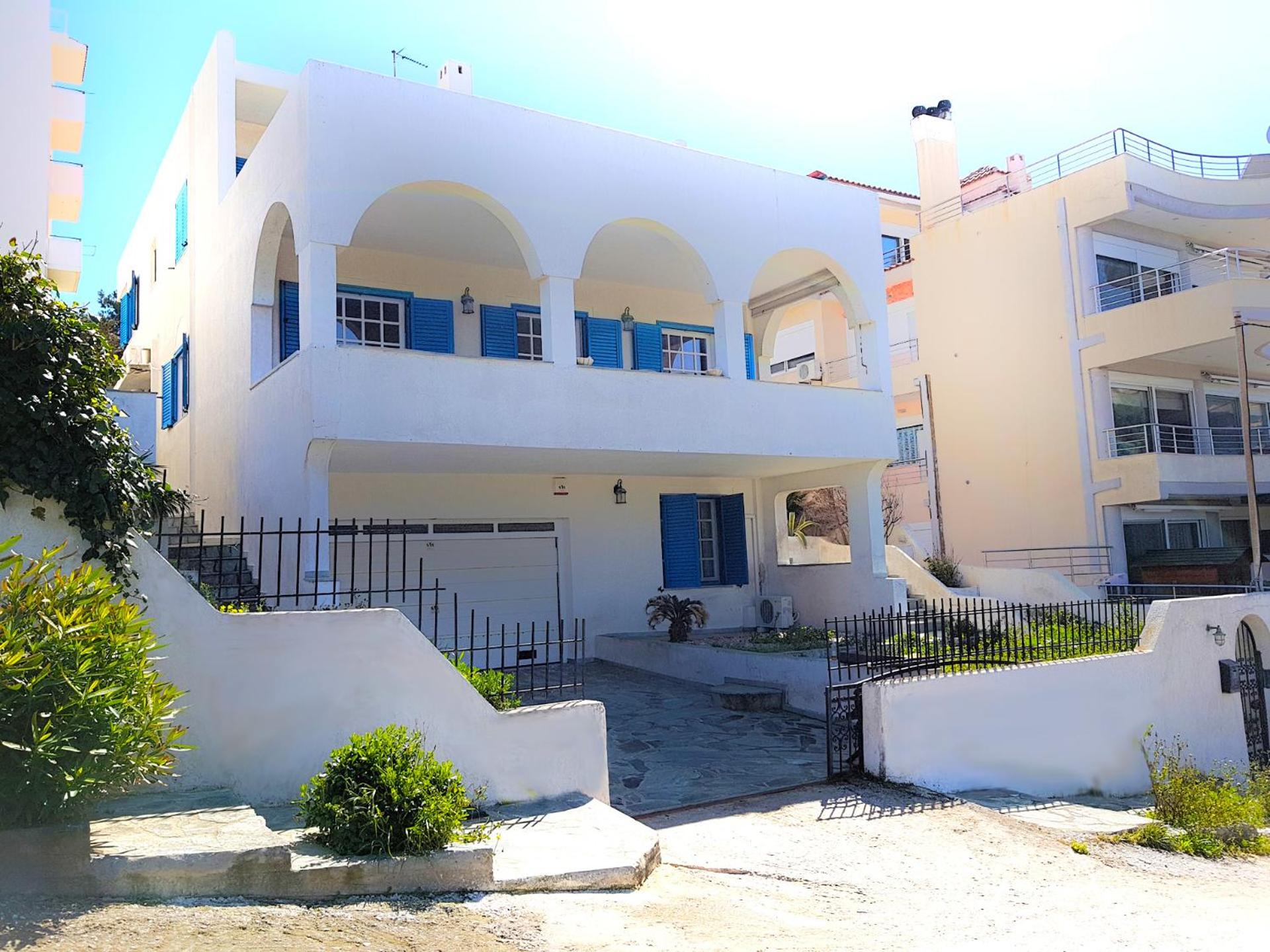 Three-Bedroom House photo 2