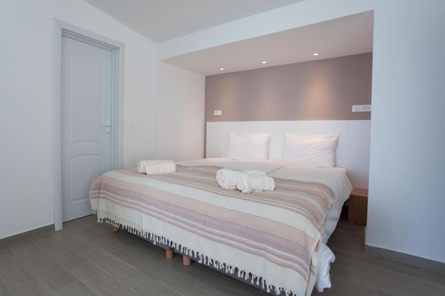Quadruple Room with Garden View - Photo 5