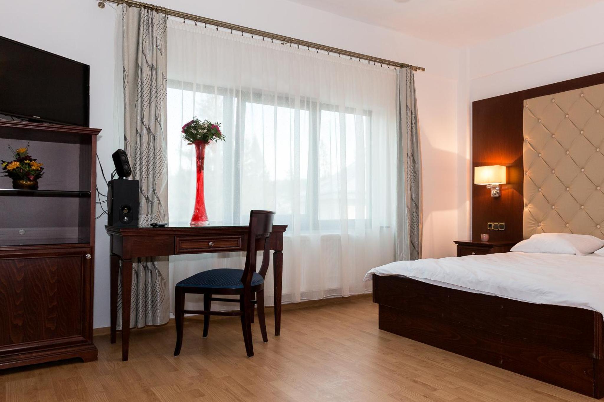 Double Room with Private Bathroom - Photo 3
