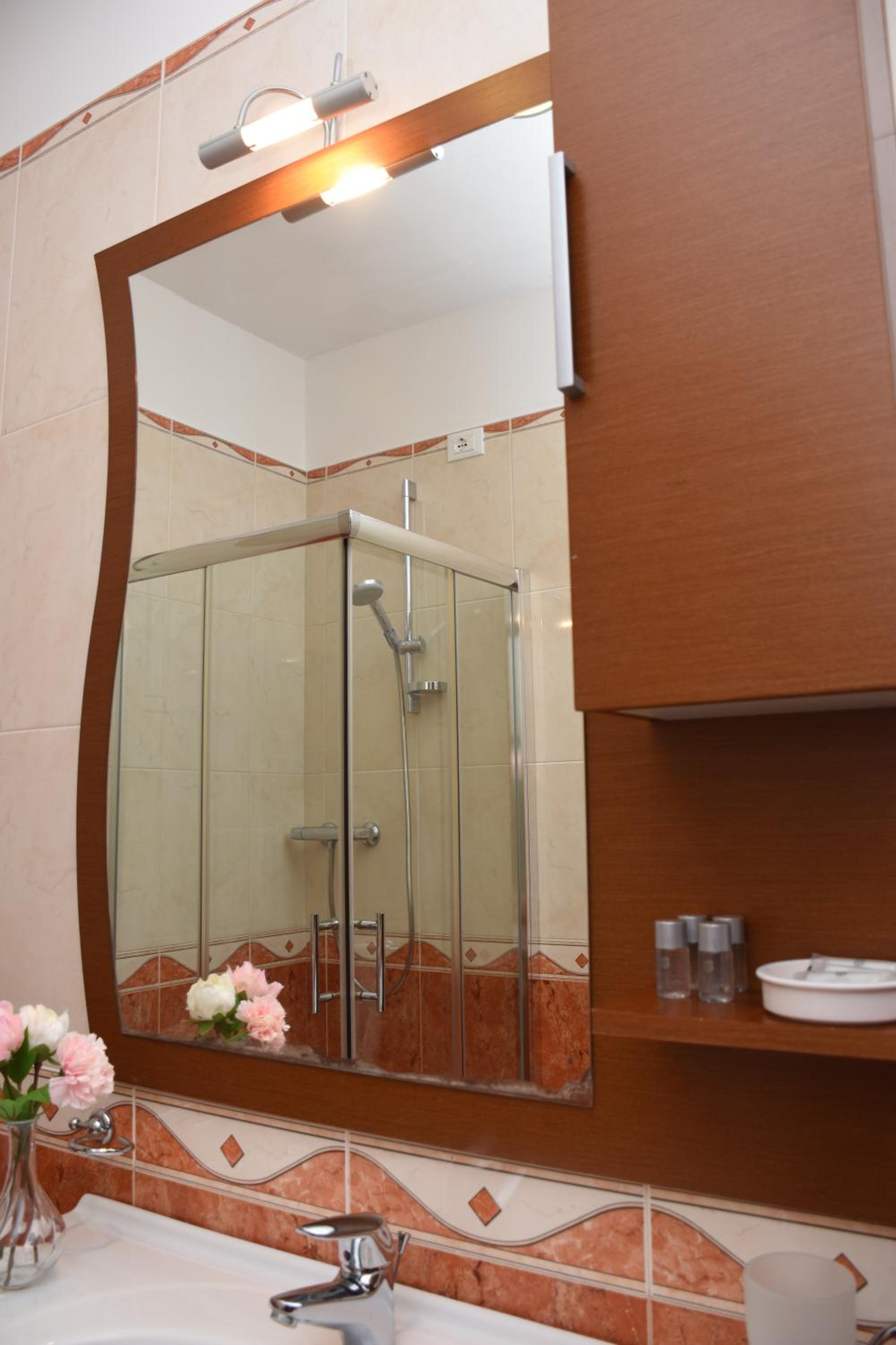 Triple Room with Bathroom - Photo 2