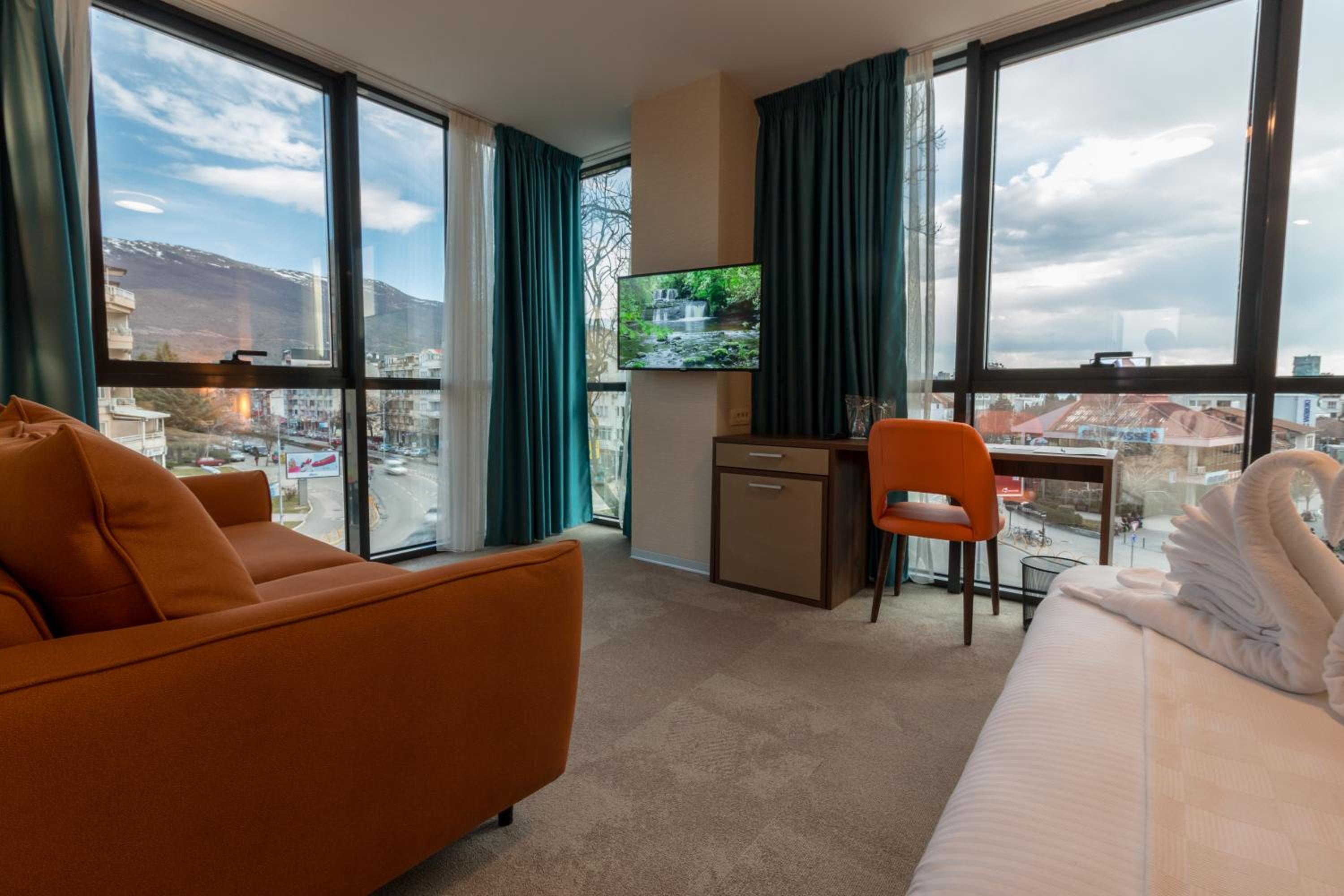 Large Double Room - Photo 8
