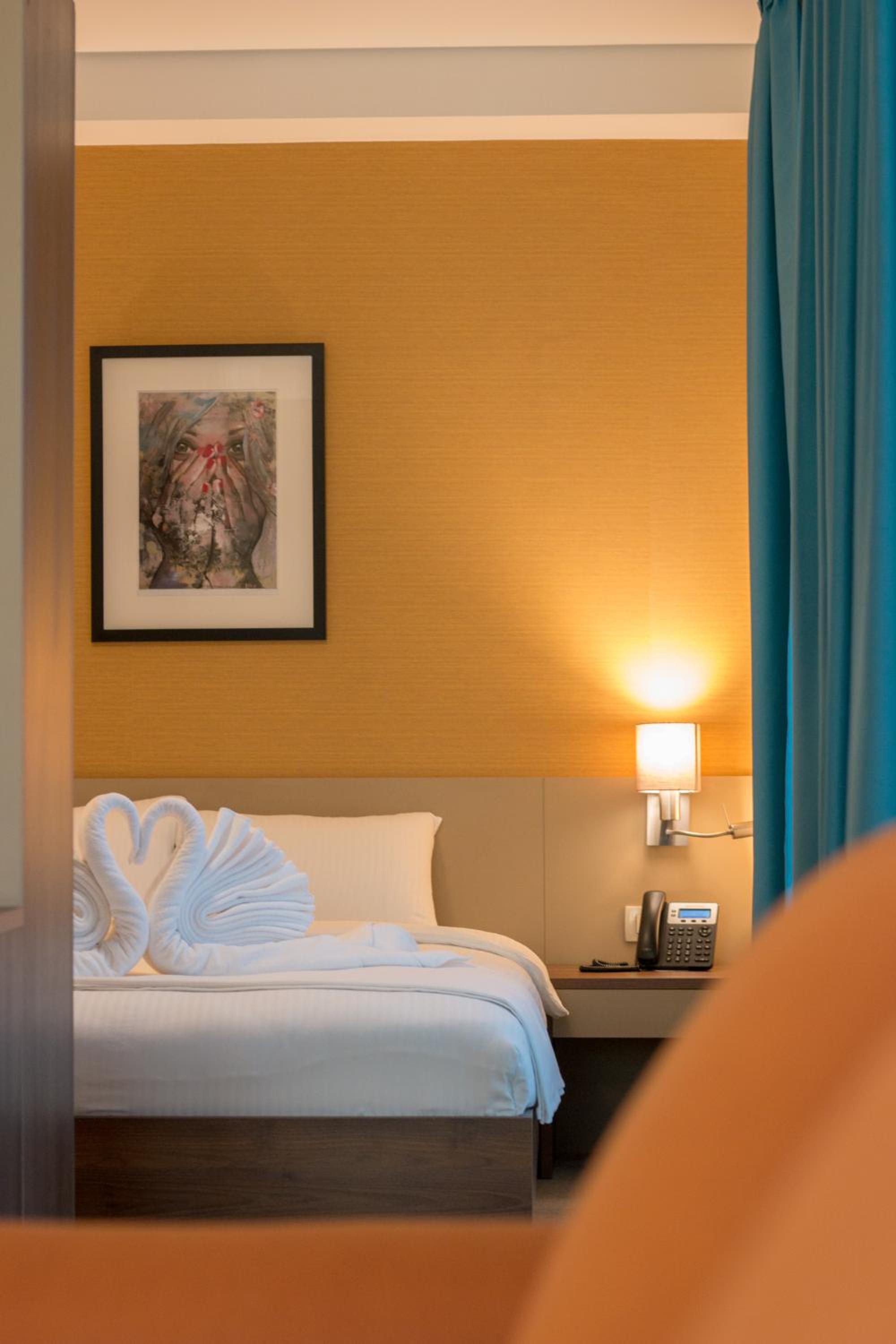 Double Room with View - Photo 2