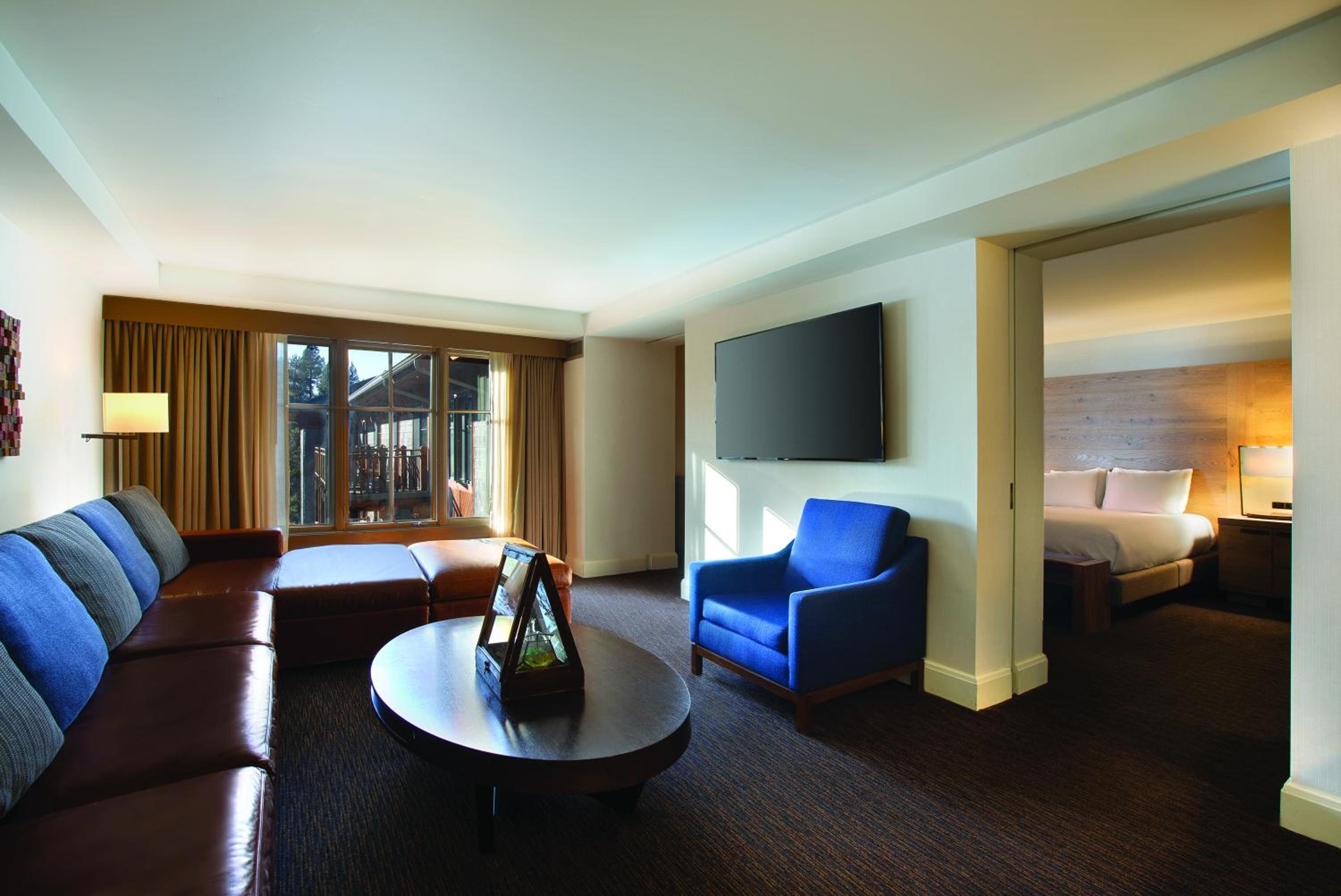 One-Bedroom Suite - Photo 2