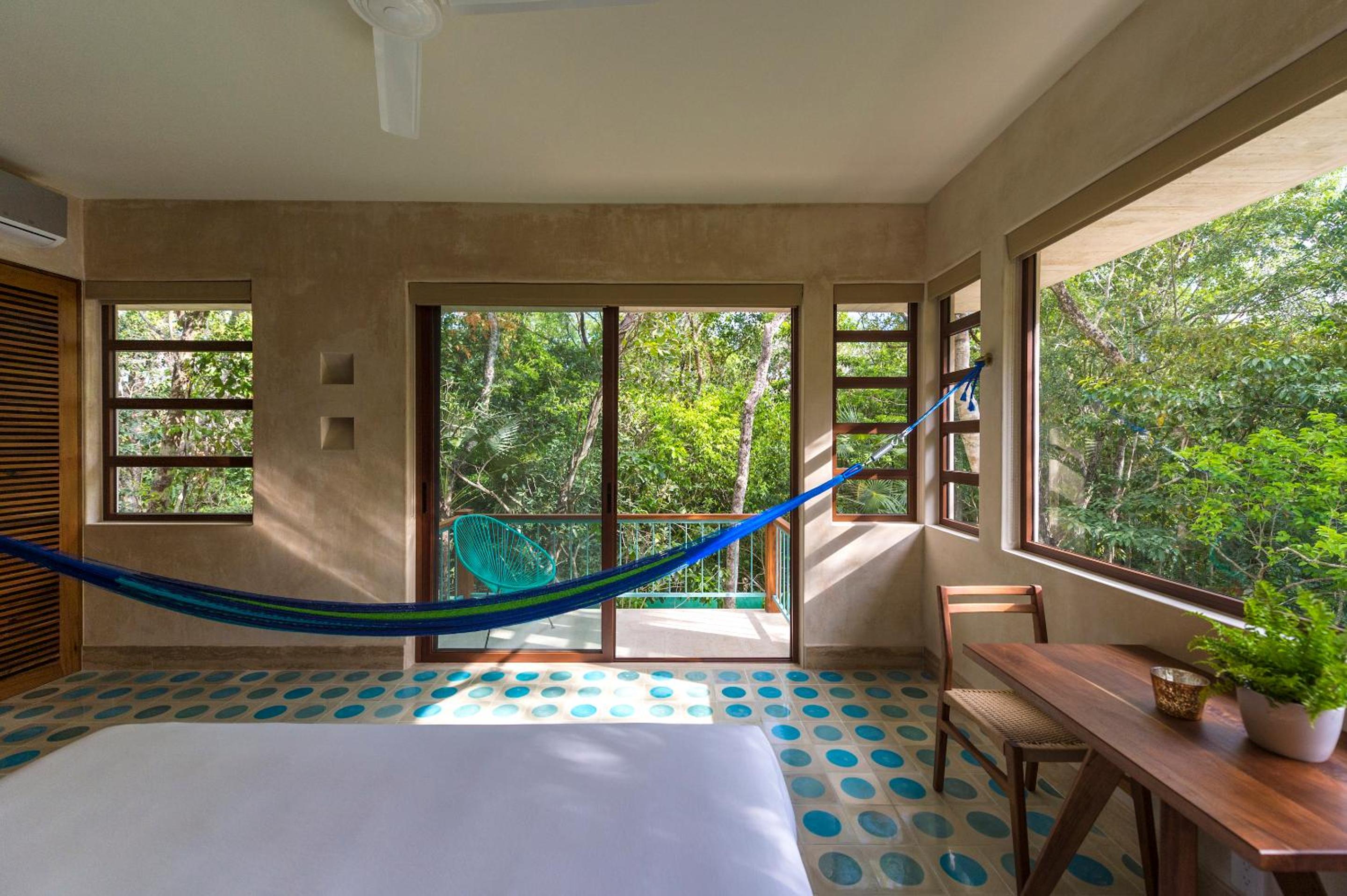 Deluxe King Suite - Photo 10