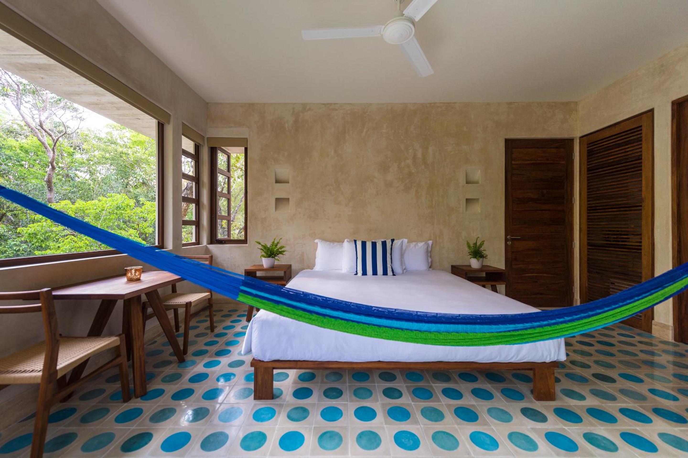 Deluxe King Suite - Photo 11