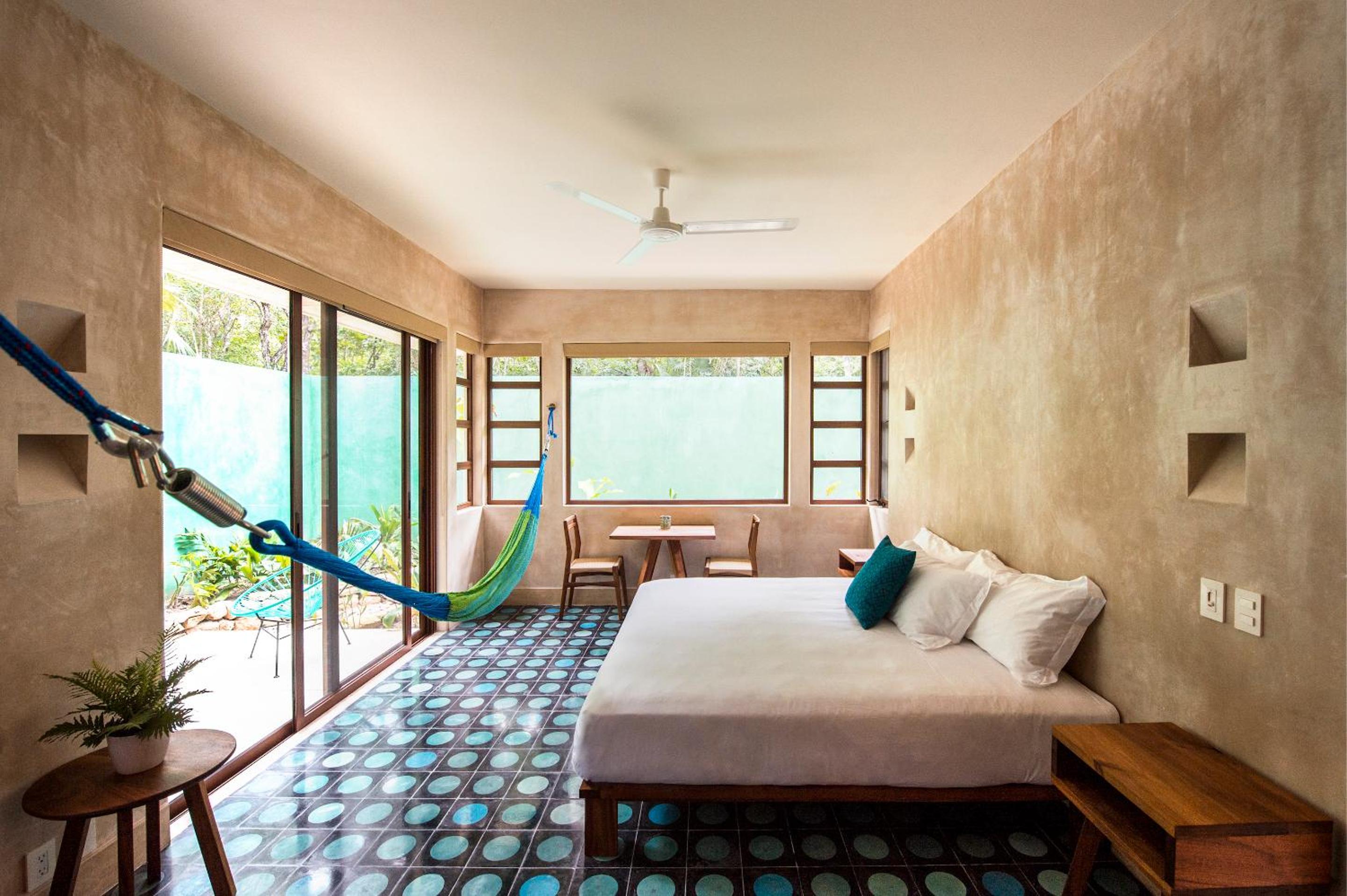 Deluxe King Suite - Photo 8