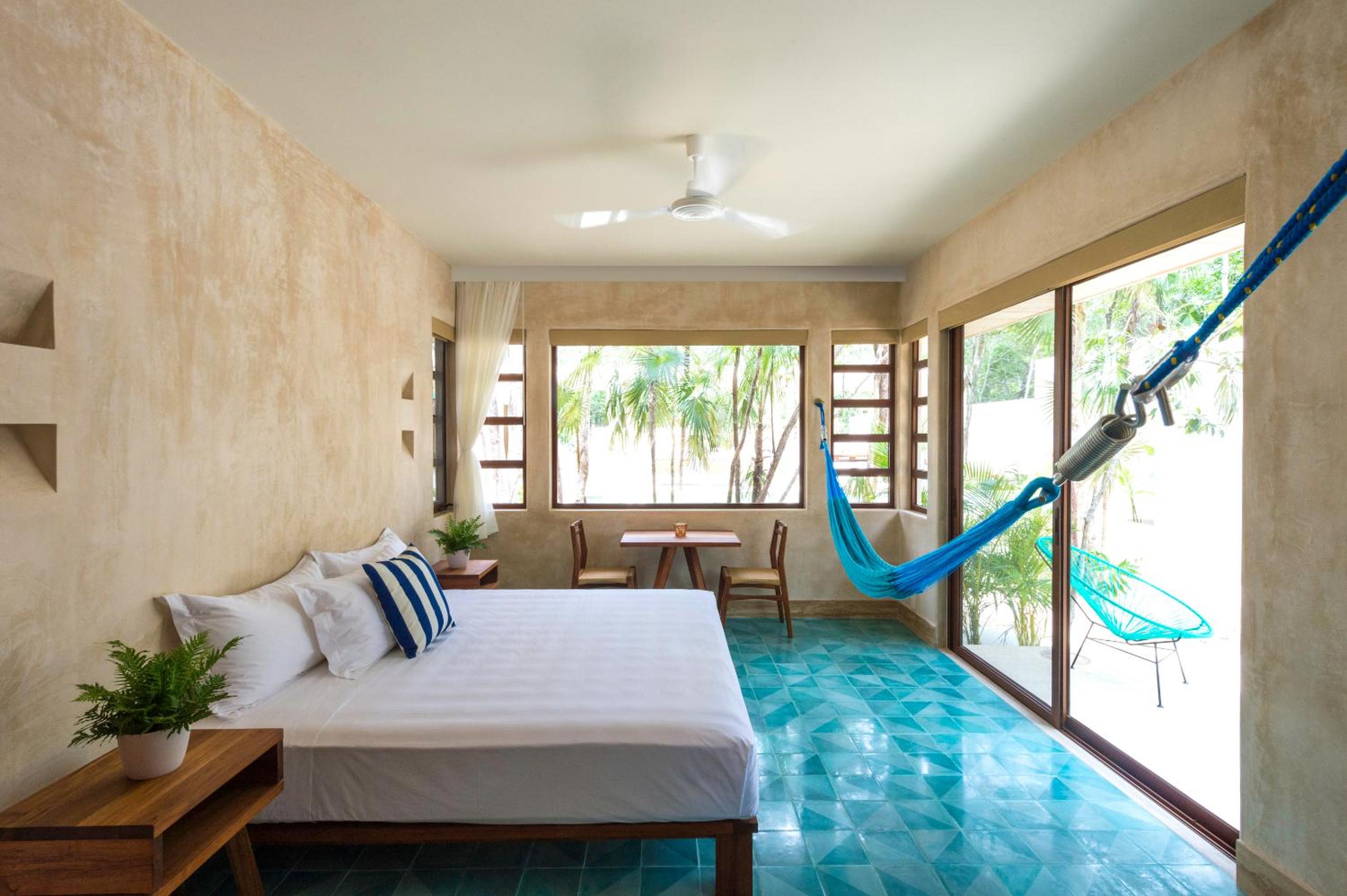 Deluxe King Suite - Photo 6