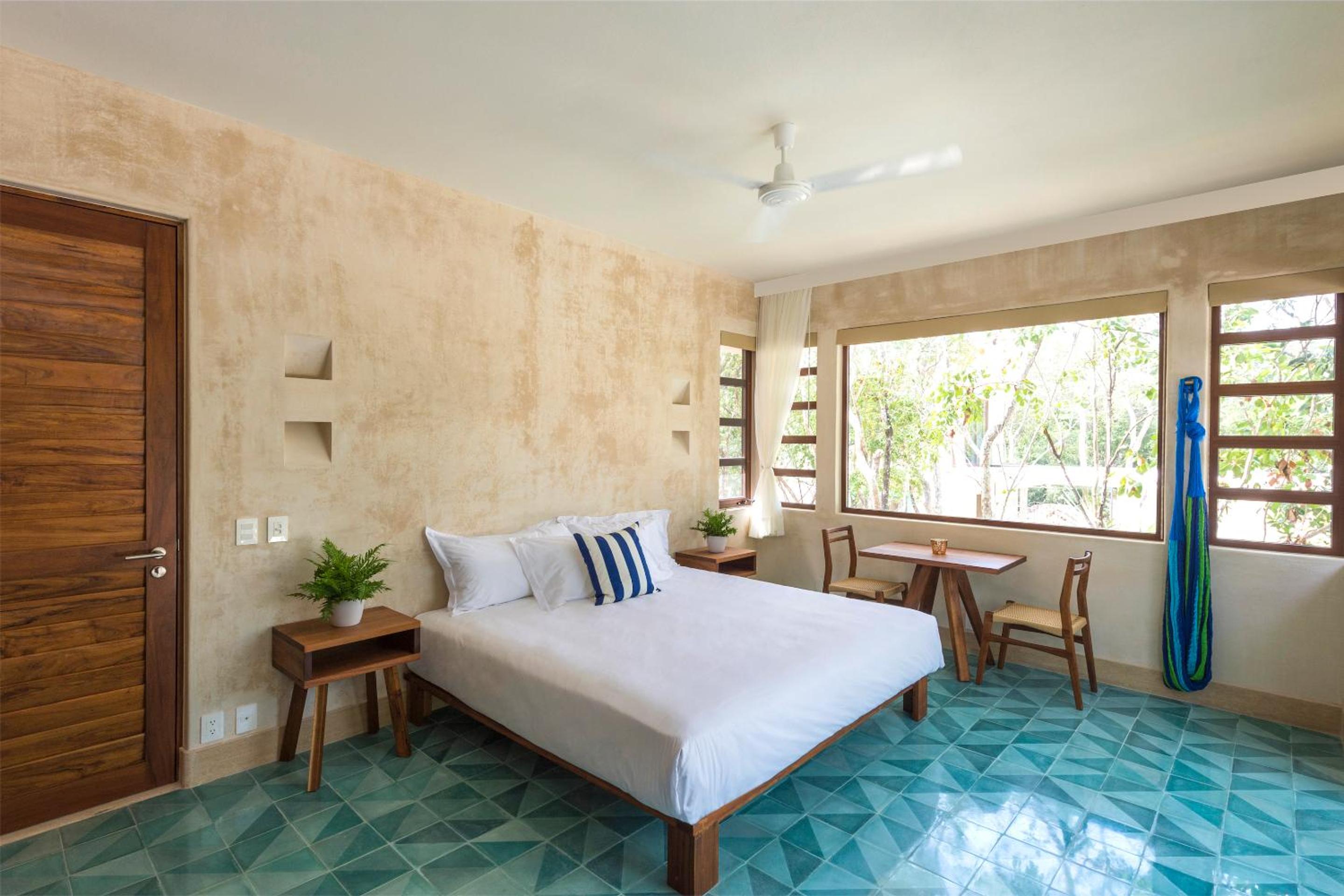 Deluxe King Suite - Photo 5
