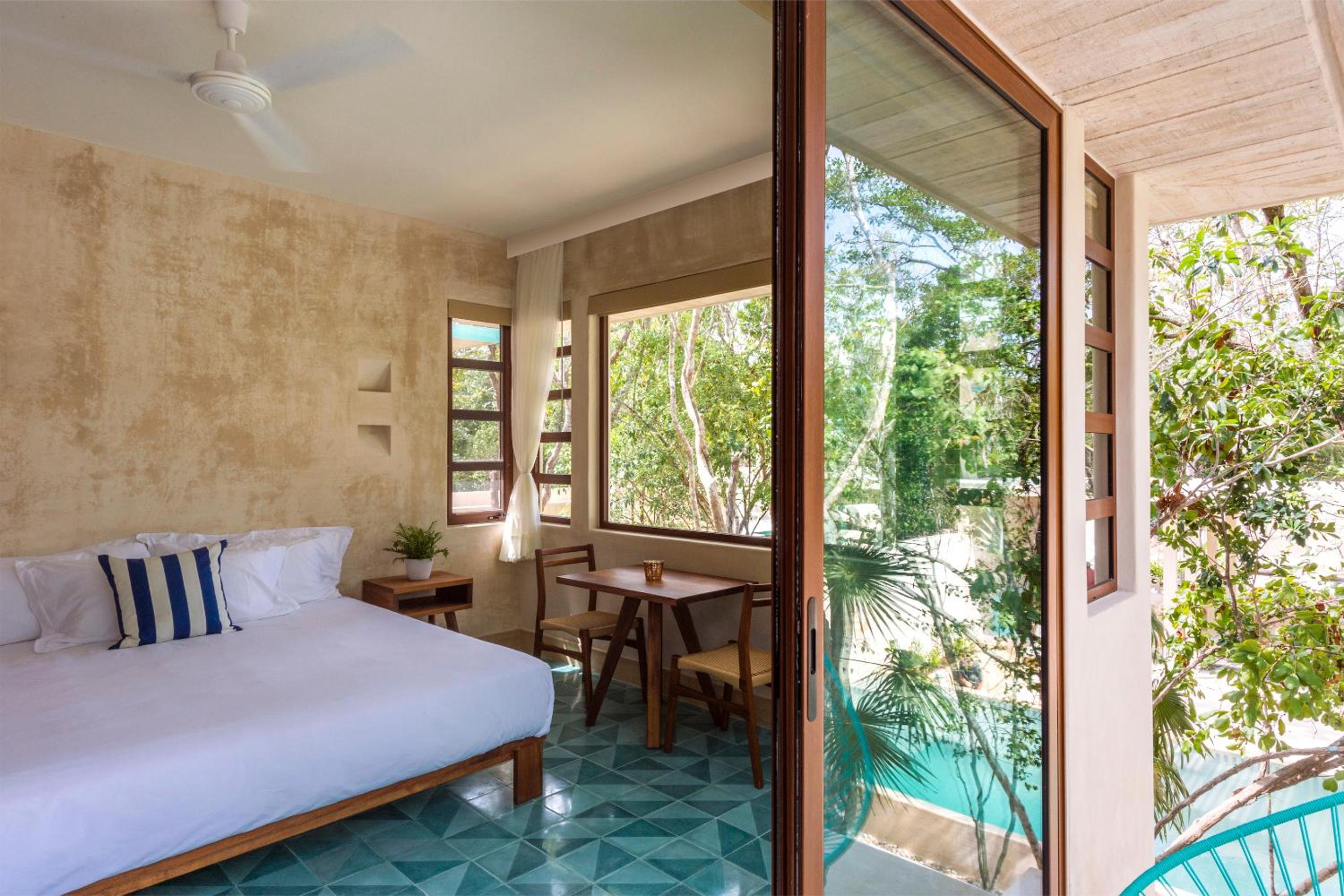 Deluxe King Suite - Photo 4