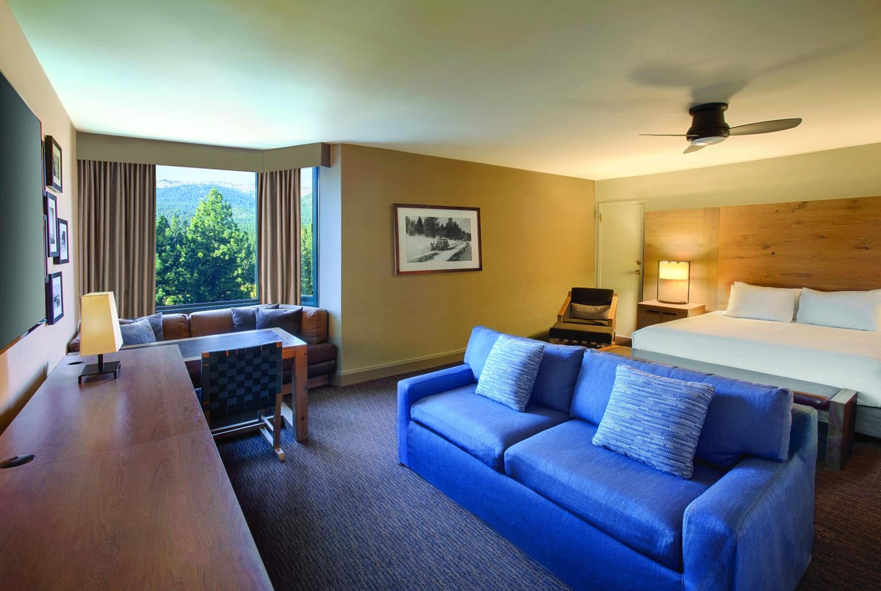 King Room with Sofa Bed - Photo 2