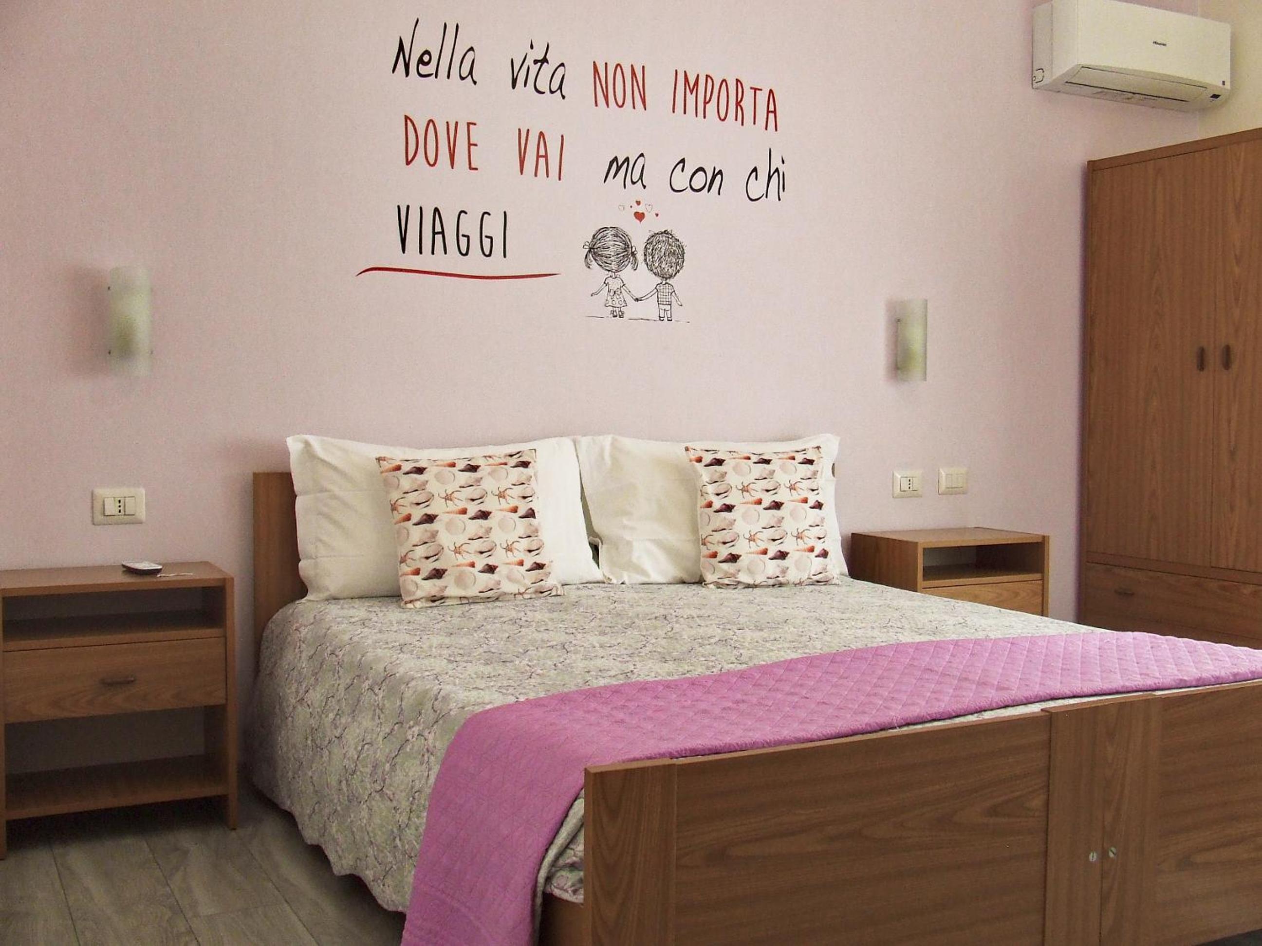 Double Room with Private Bathroom - Photo 1