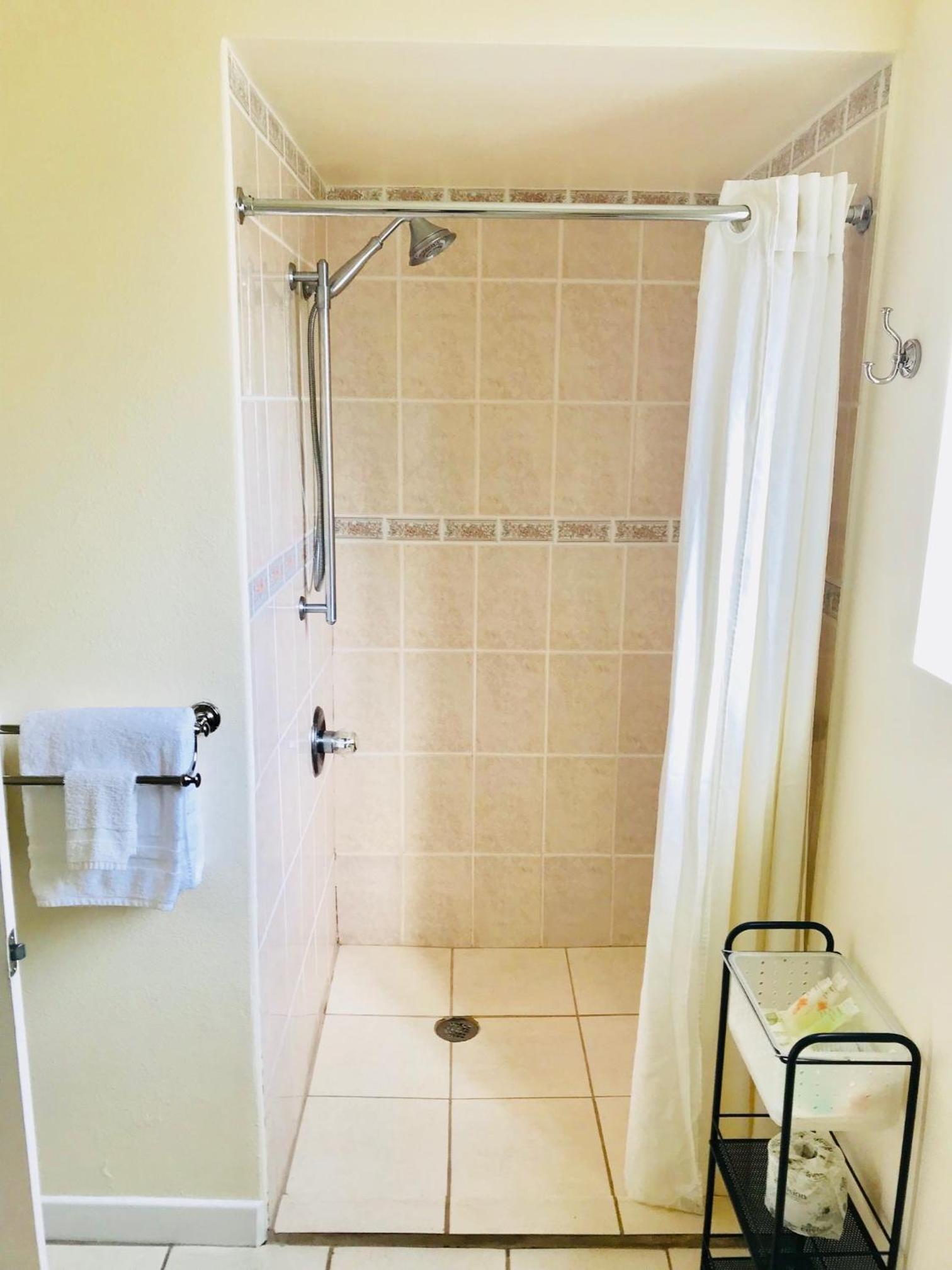 King Room - Disability Access - Photo 3