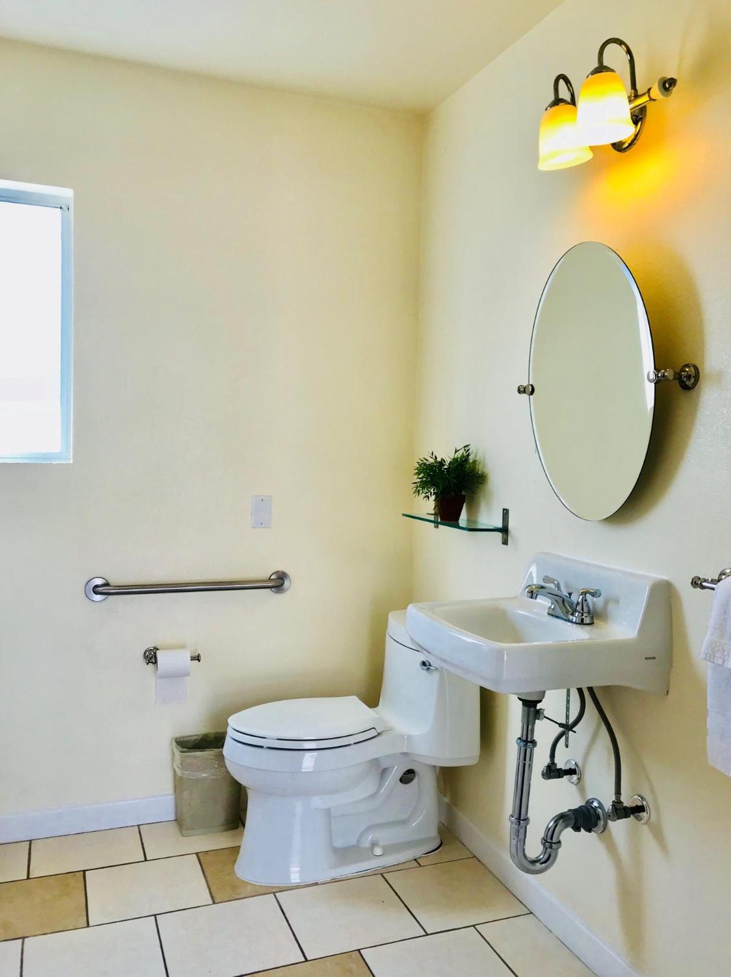 King Room - Disability Access - Photo 4