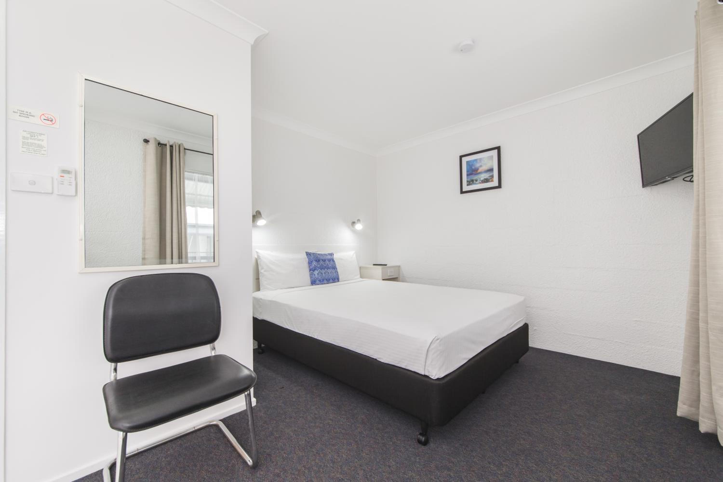 Queen Room photo 1