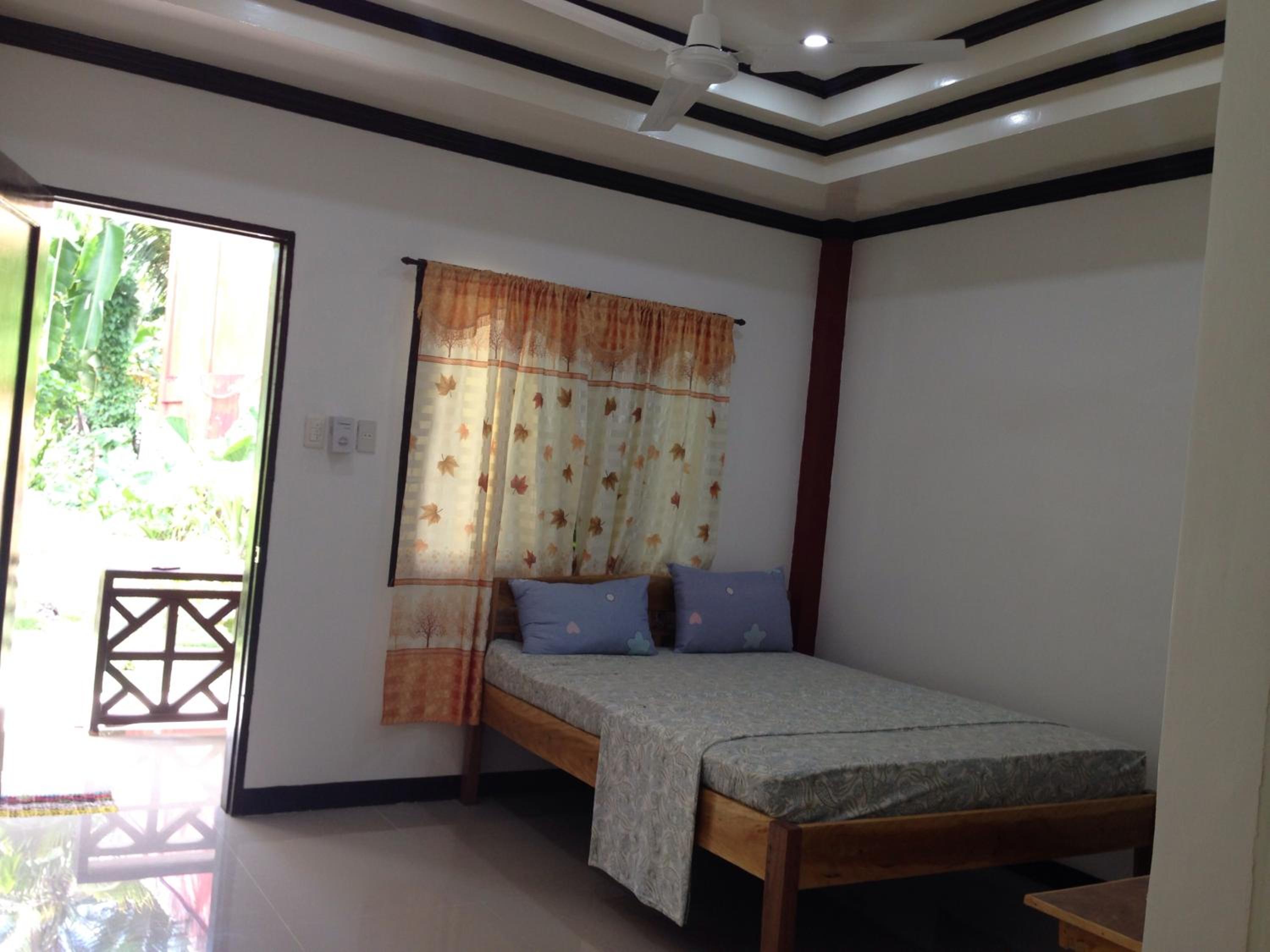 Double Room with Private Bathroom - Photo 3