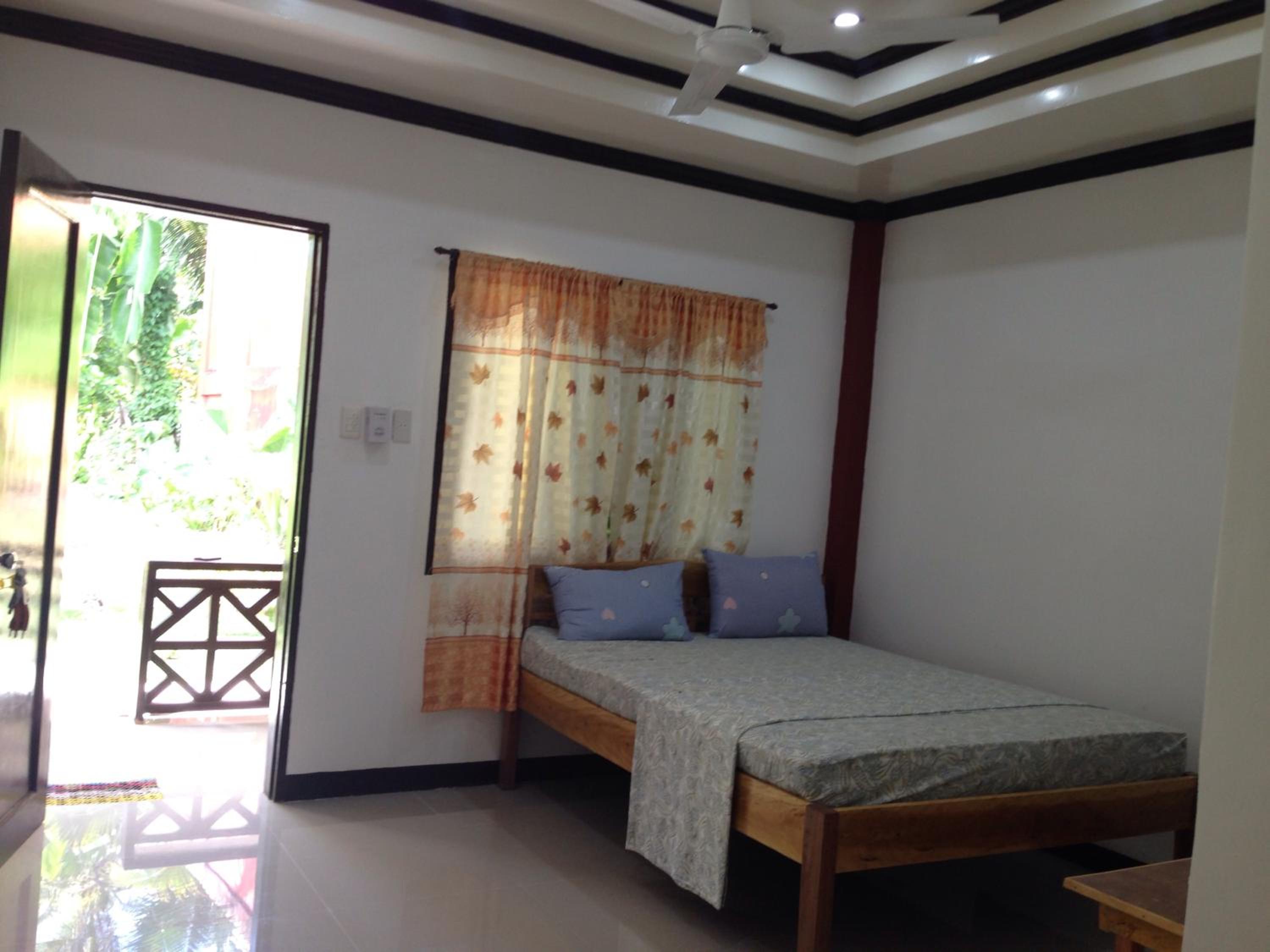 Double Room with Private Bathroom - Photo 6