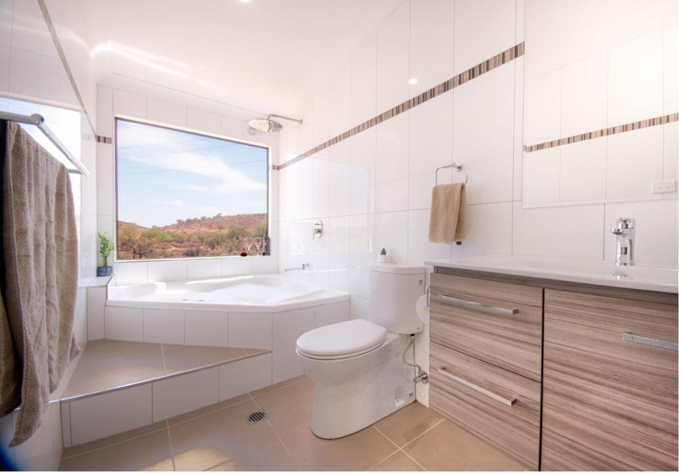 King Room with Spa Bath - Photo 2
