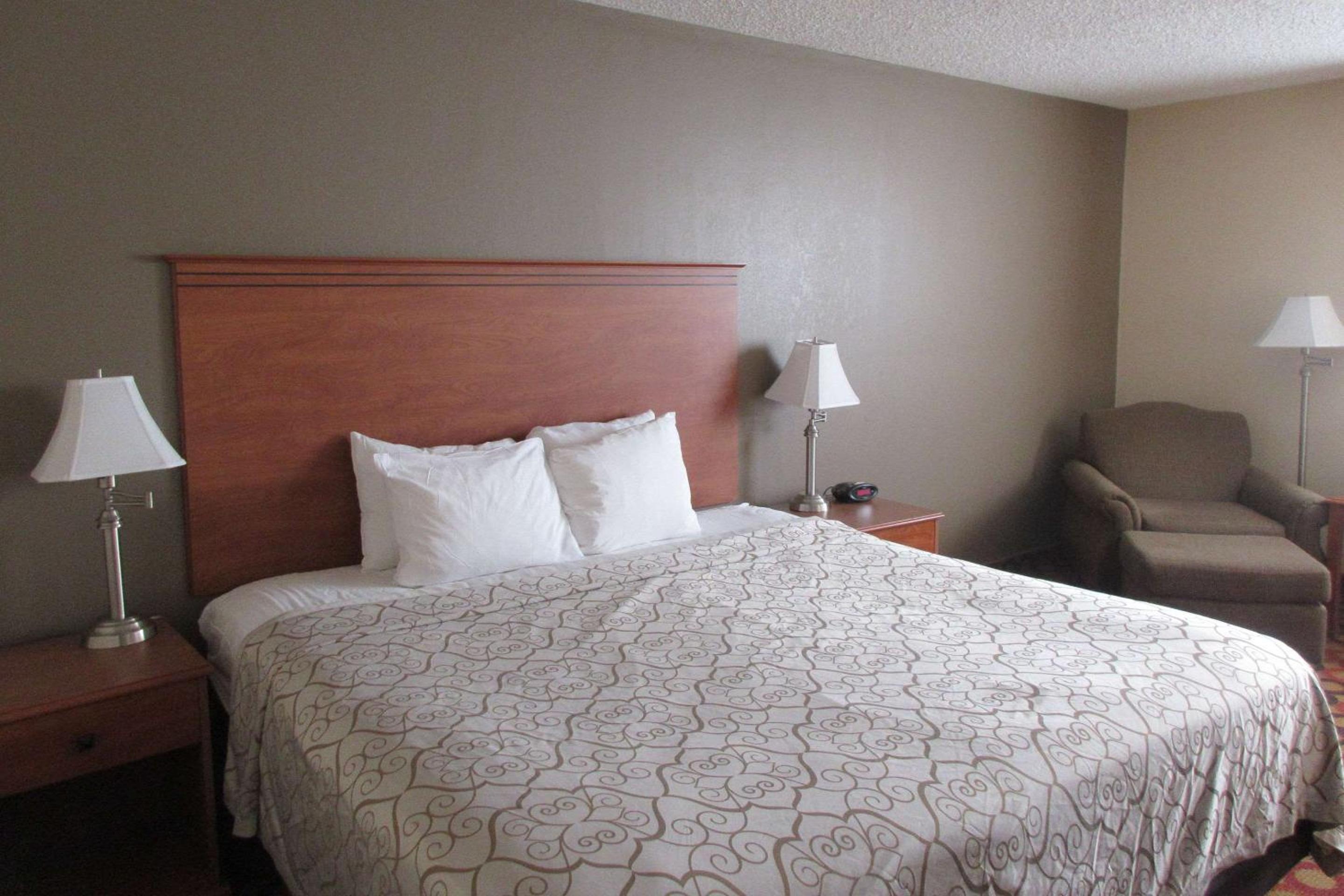 King Room - Non-Smoking - Photo 1