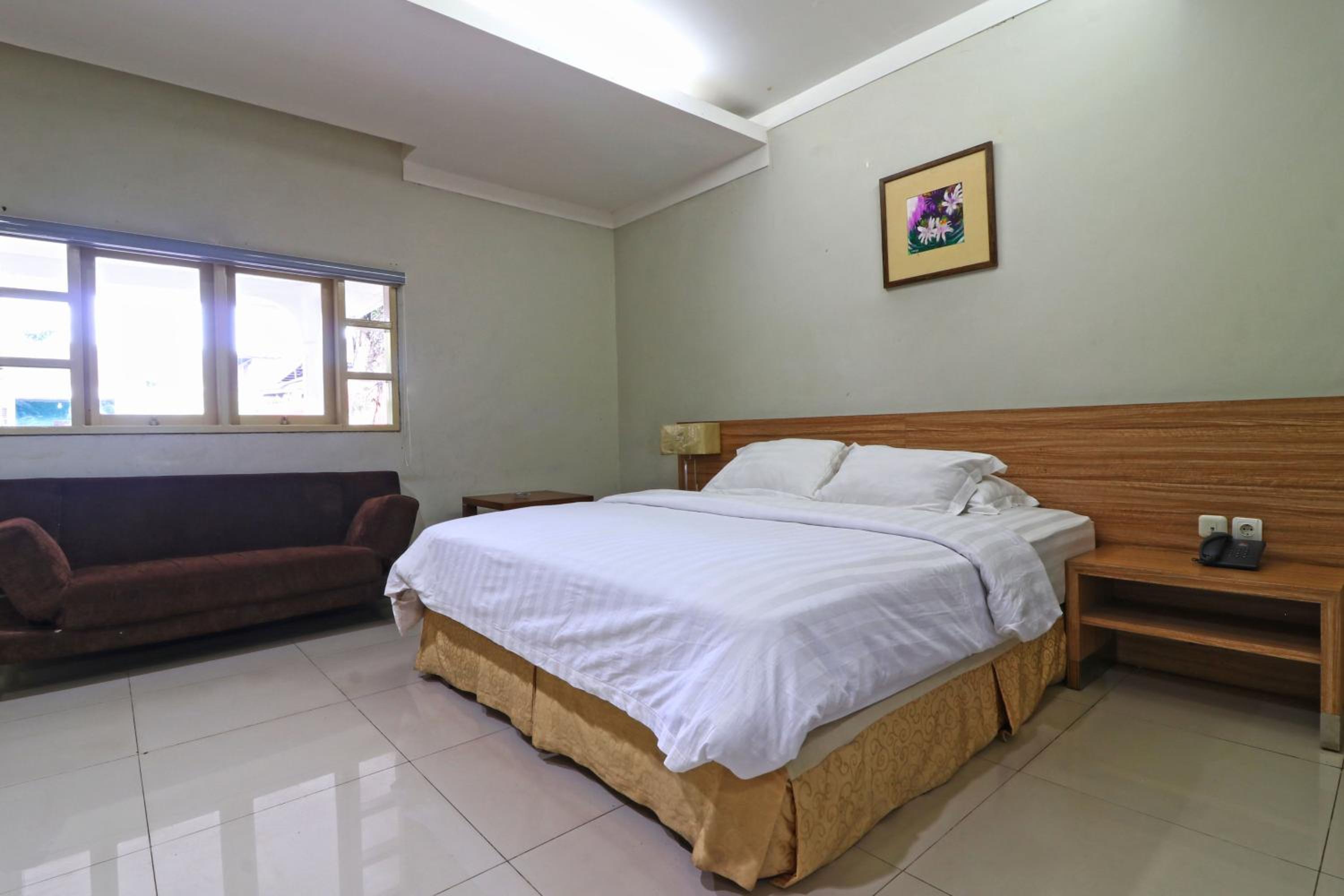 Deluxe Double or Twin Room - Photo 10