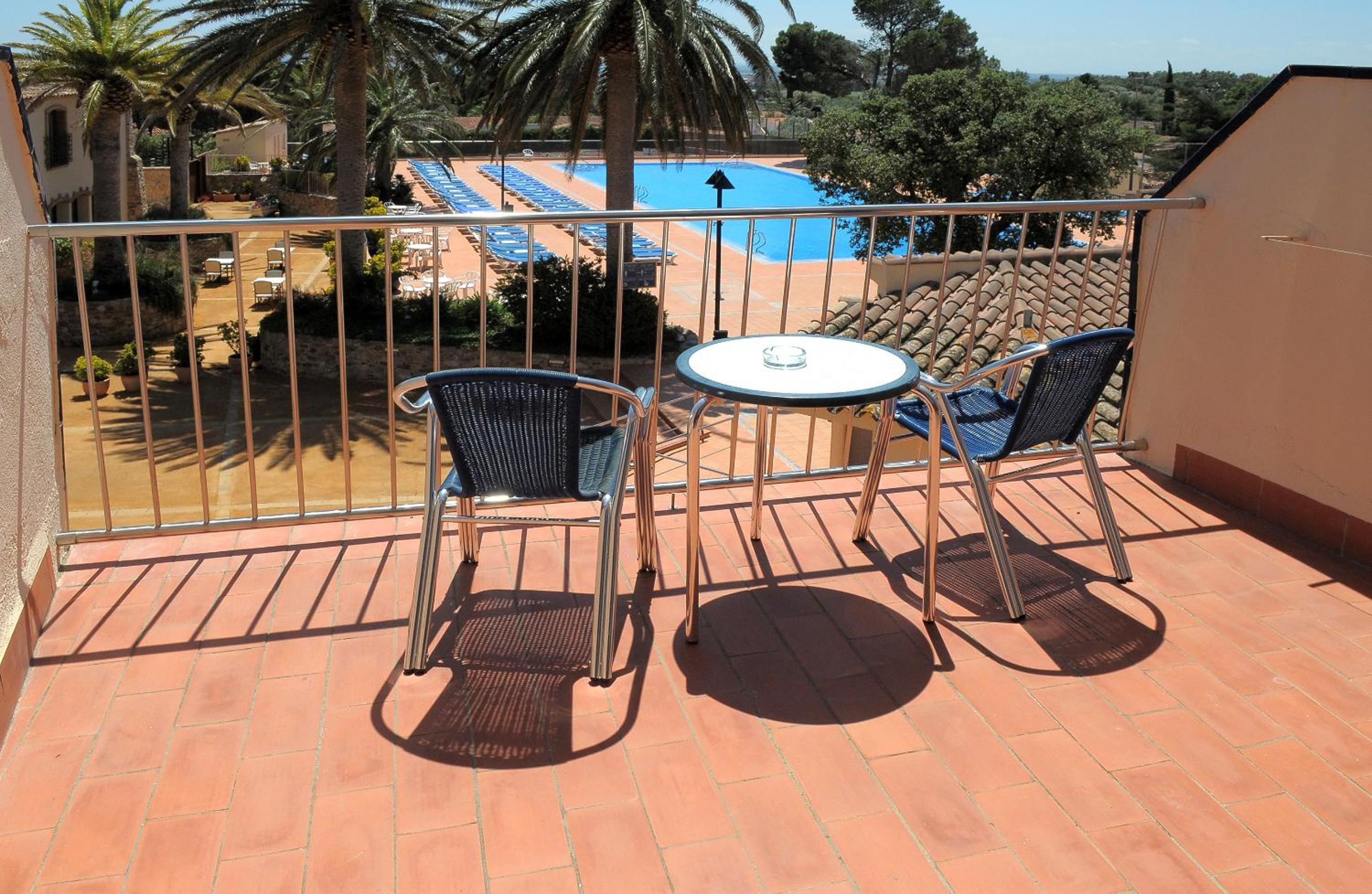 Triple Room (2 Adults + 1 Child) photo 2