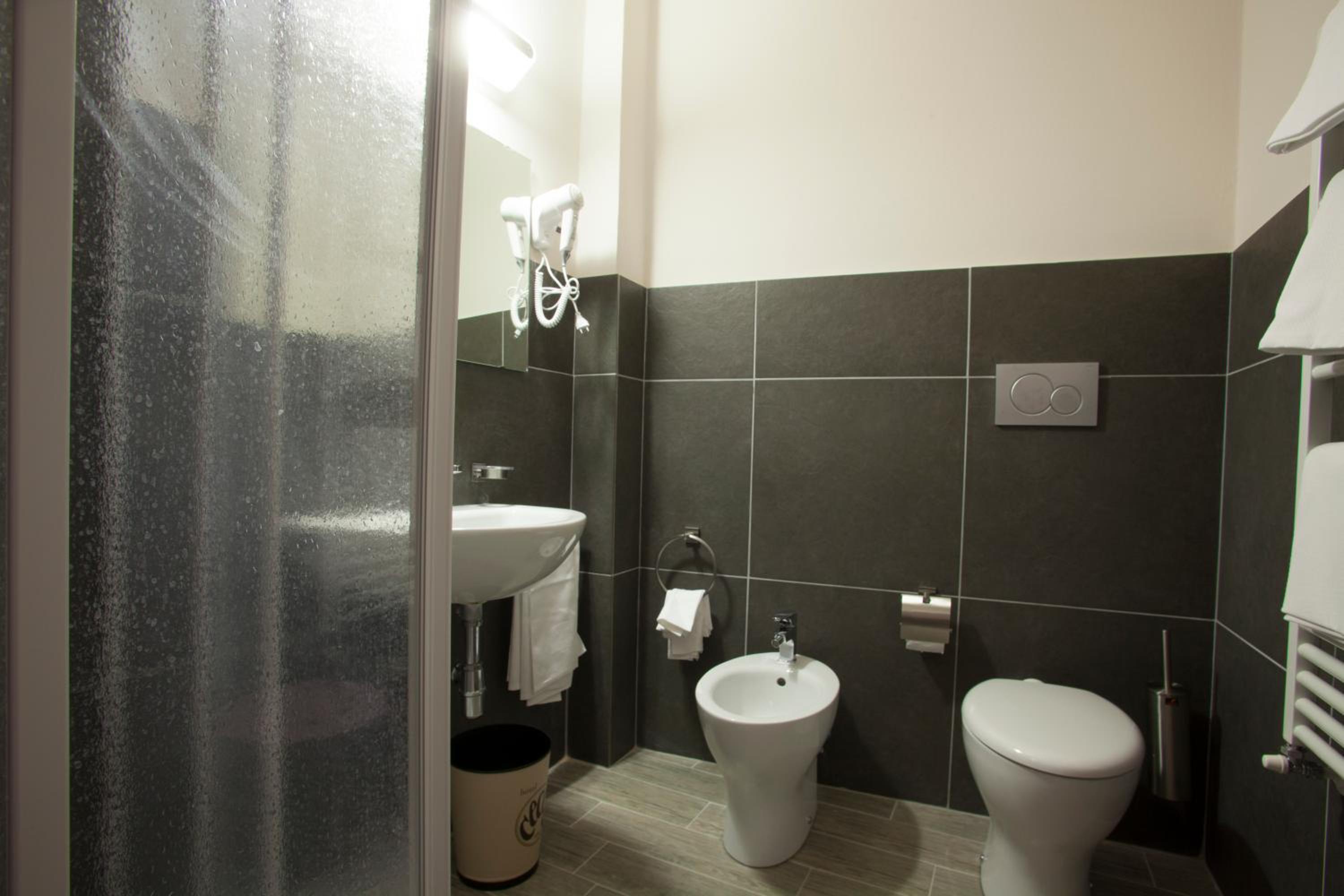 Double Room - Photo 10