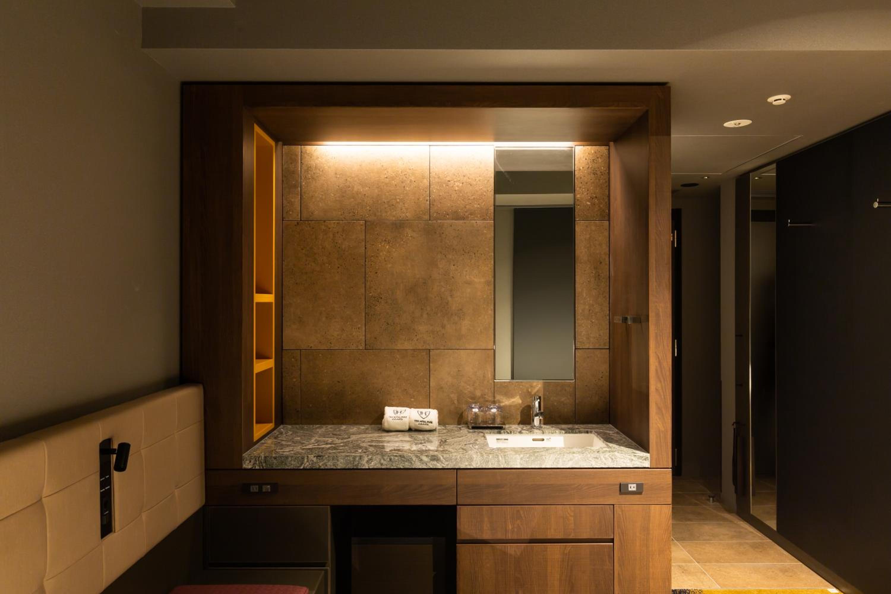 Standard Double Room - Photo 10