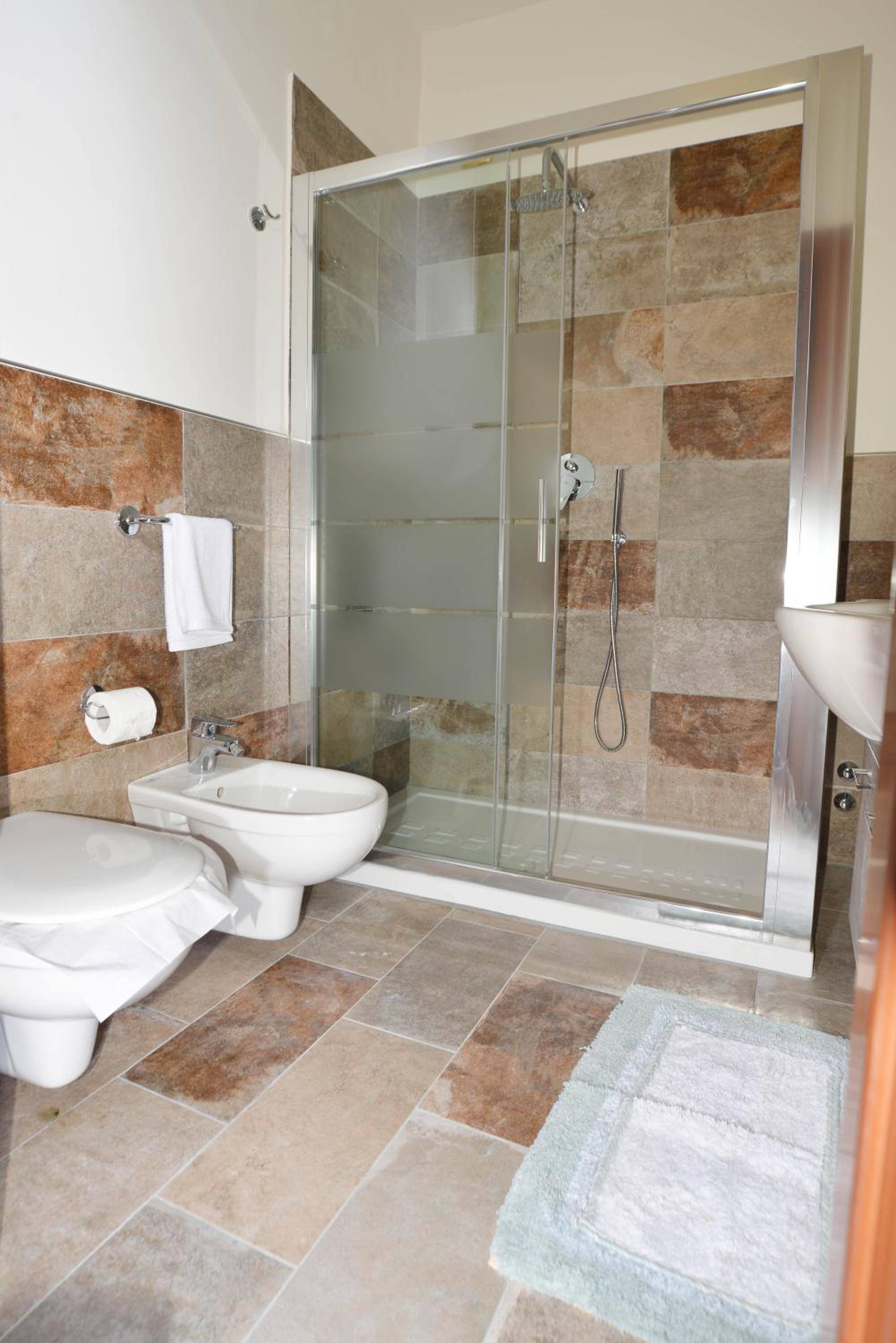One-Bedroom Apartment - Photo 3