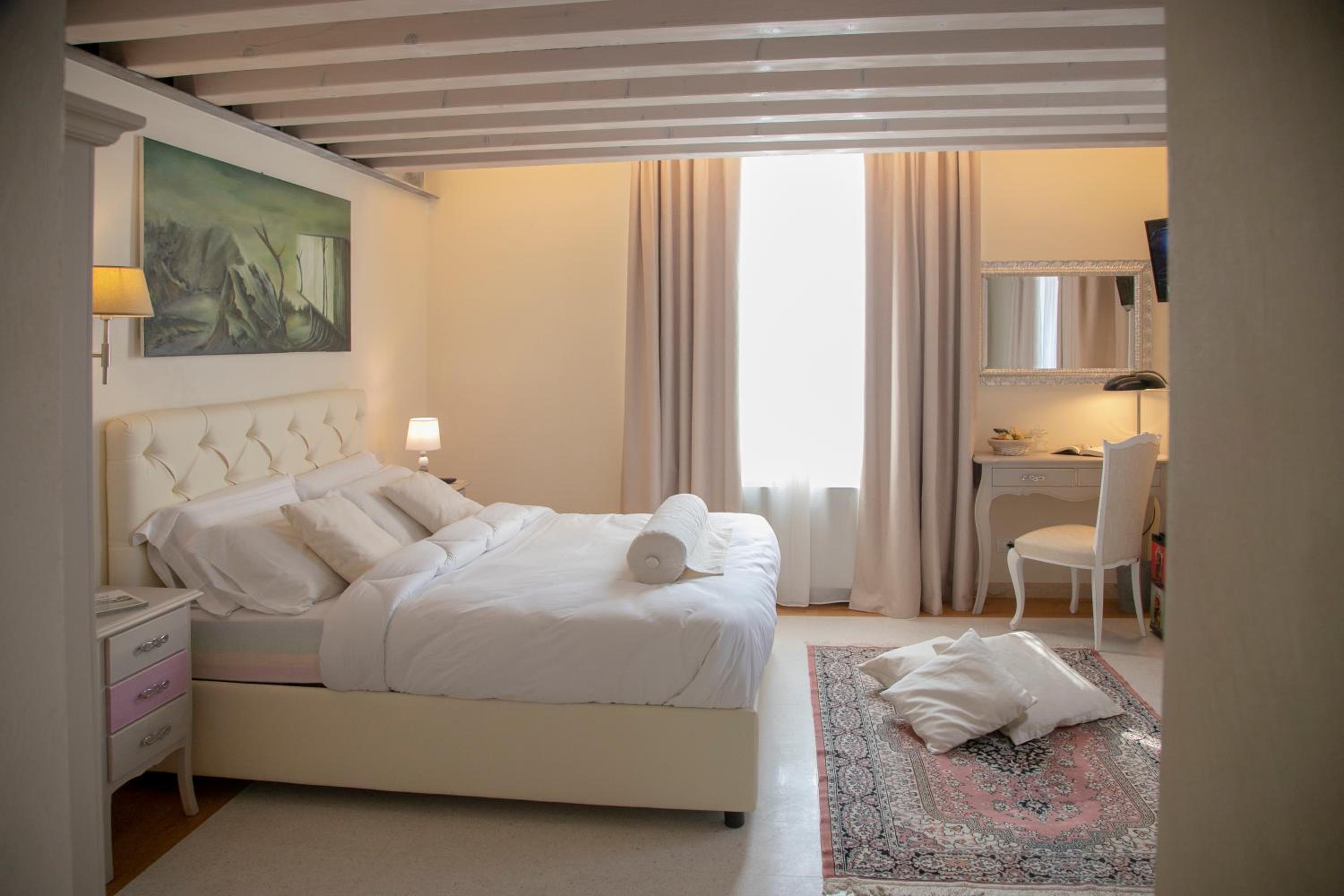 Deluxe Double or Twin Room photo 1