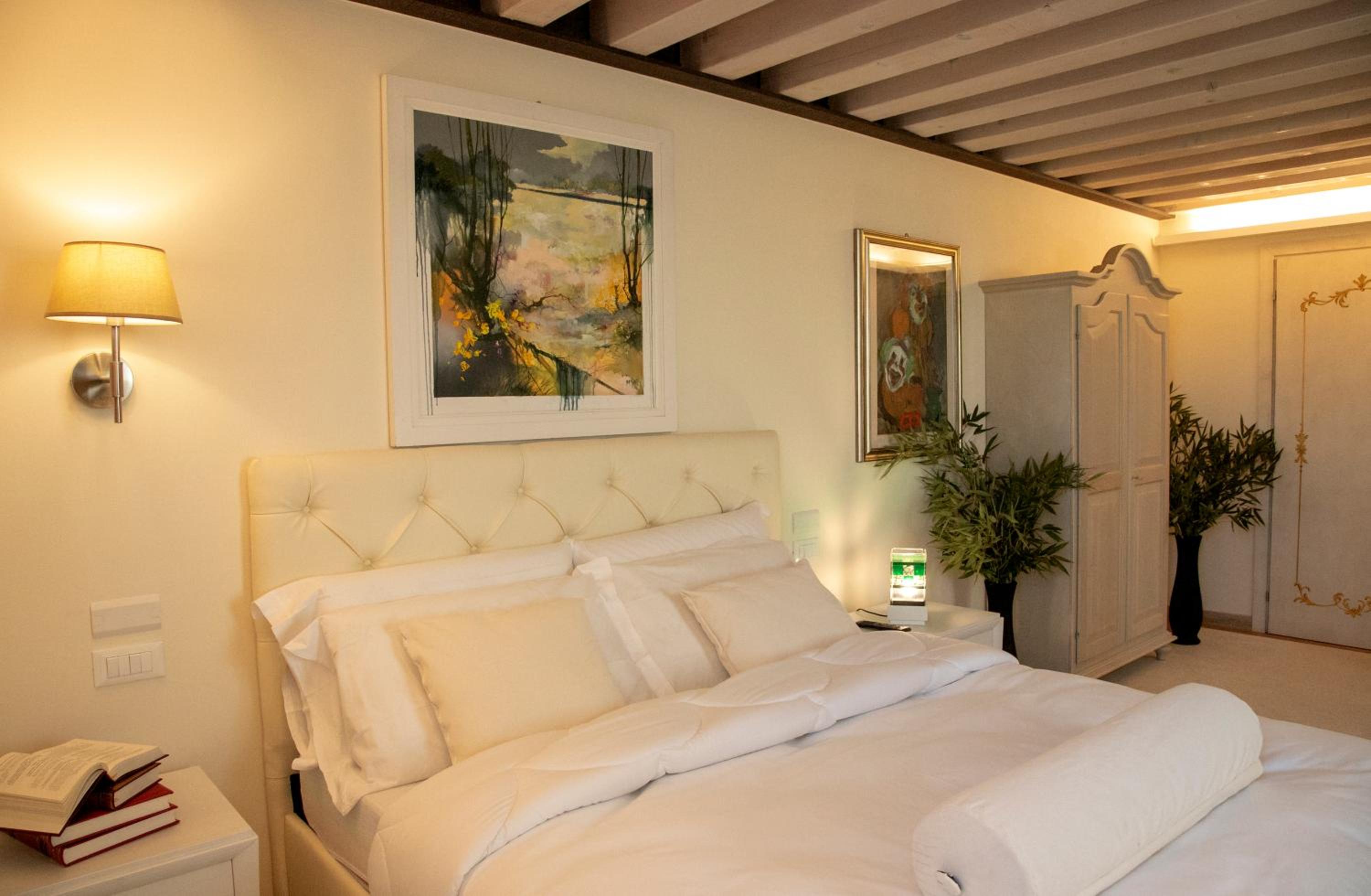 Deluxe Double or Twin Room photo 2