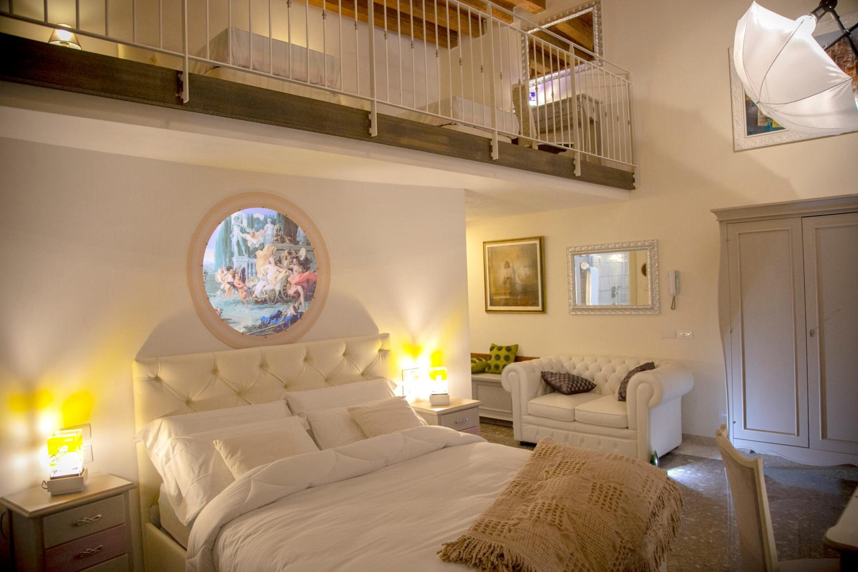Superior King Room photo 2