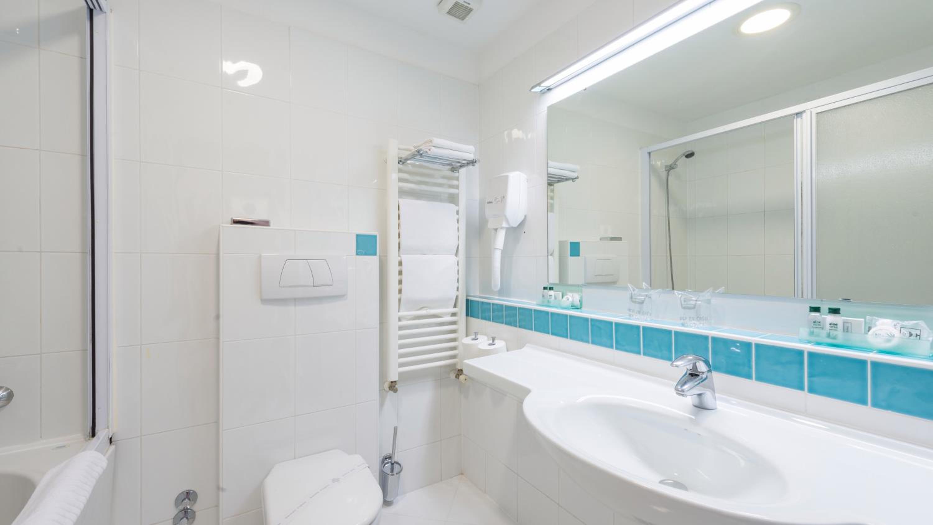 Limited Offer - Double/Twin Room with Balcony and Sea View - Half Board Included thumbnail 5