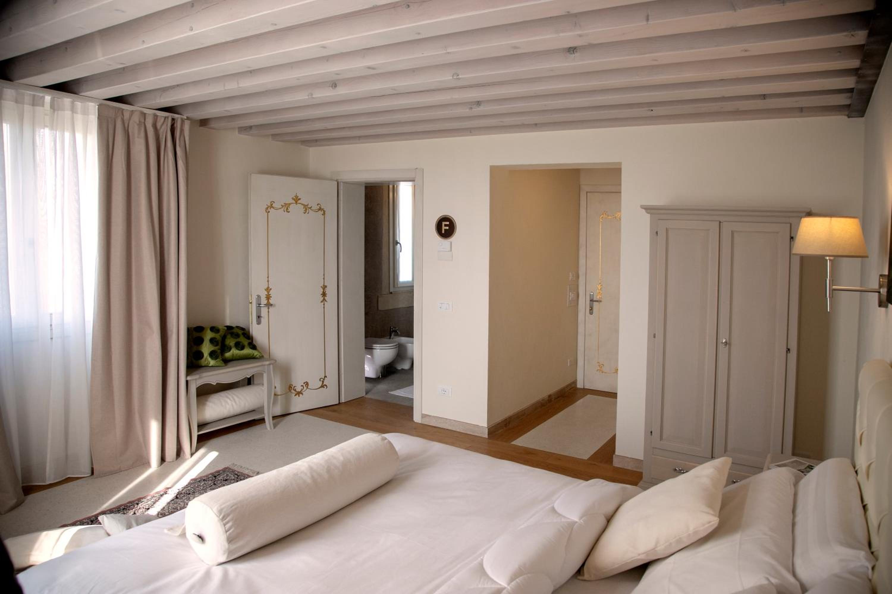 Deluxe Double or Twin Room photo 3